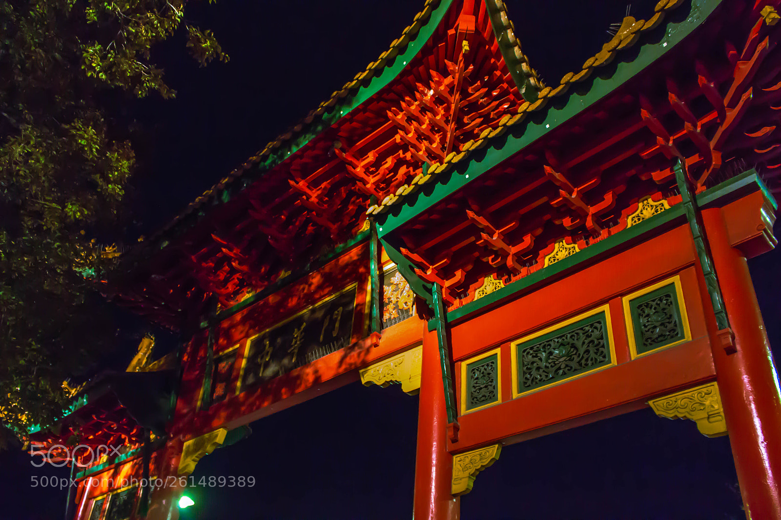 Canon EOS 700D (EOS Rebel T5i / EOS Kiss X7i) sample photo. Chinatown paifang gate photography