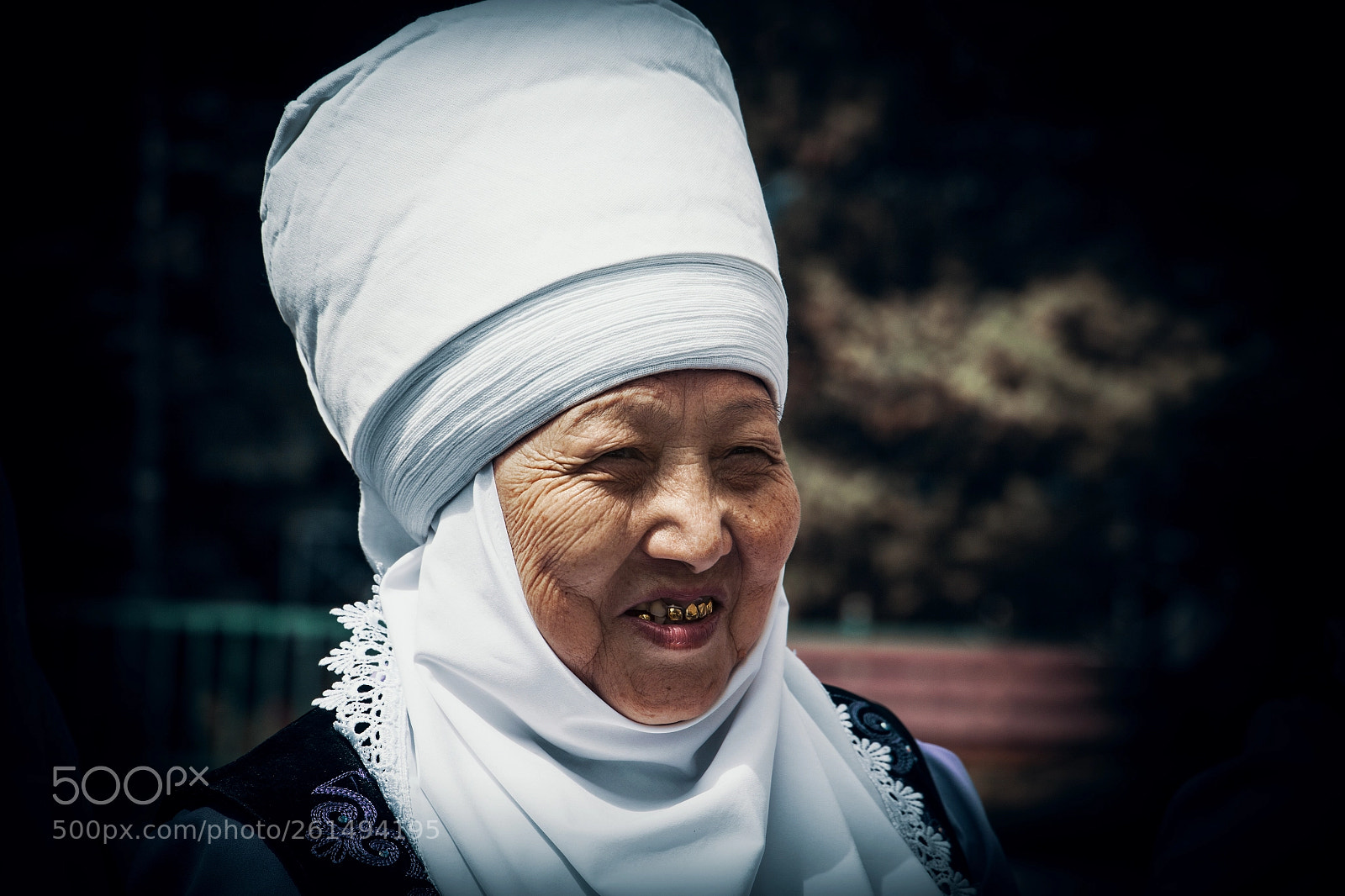 Canon EOS 5D Mark II sample photo. Old lady, kyrgyzstan photography