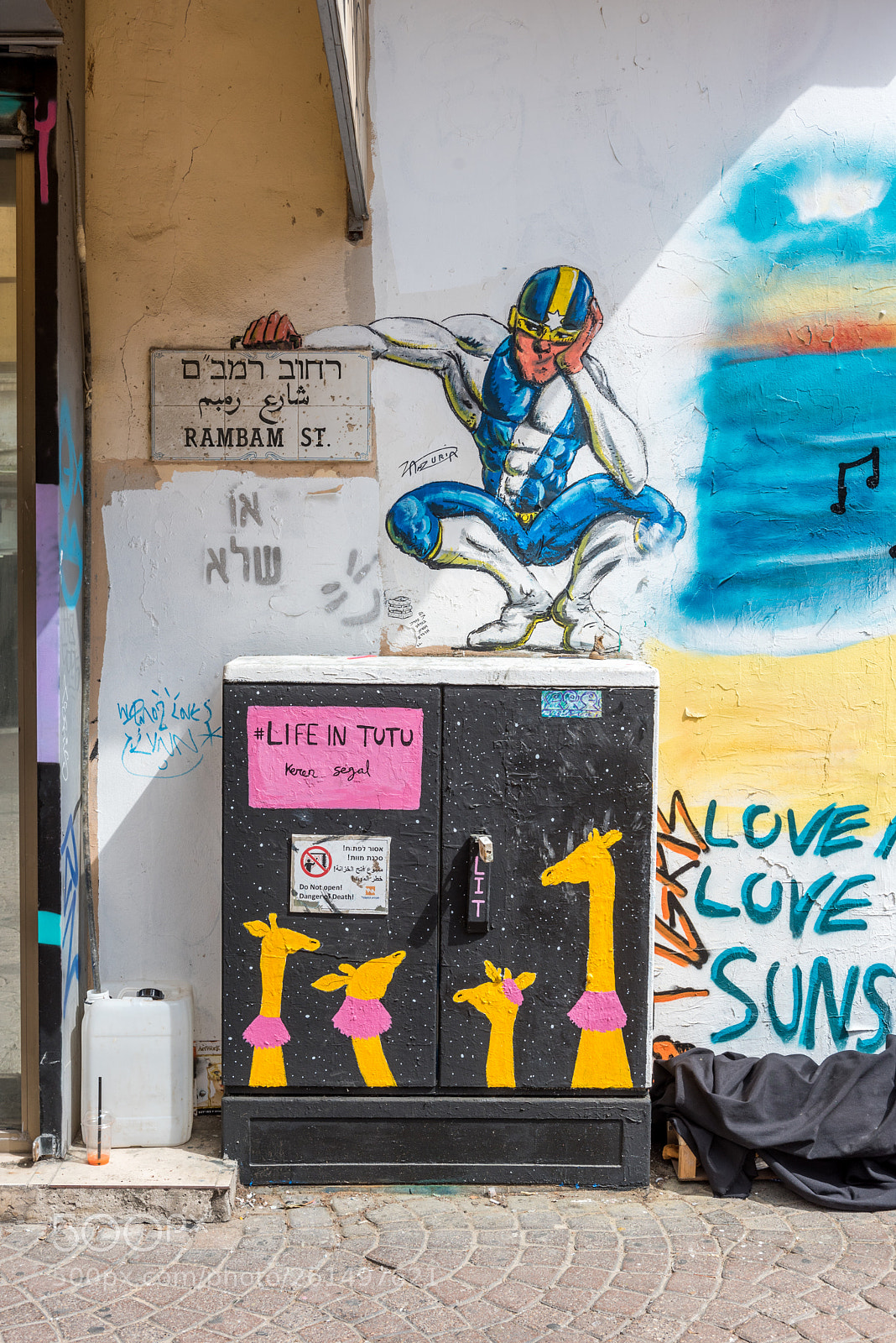 Nikon D750 sample photo. Graffiti on and around photography