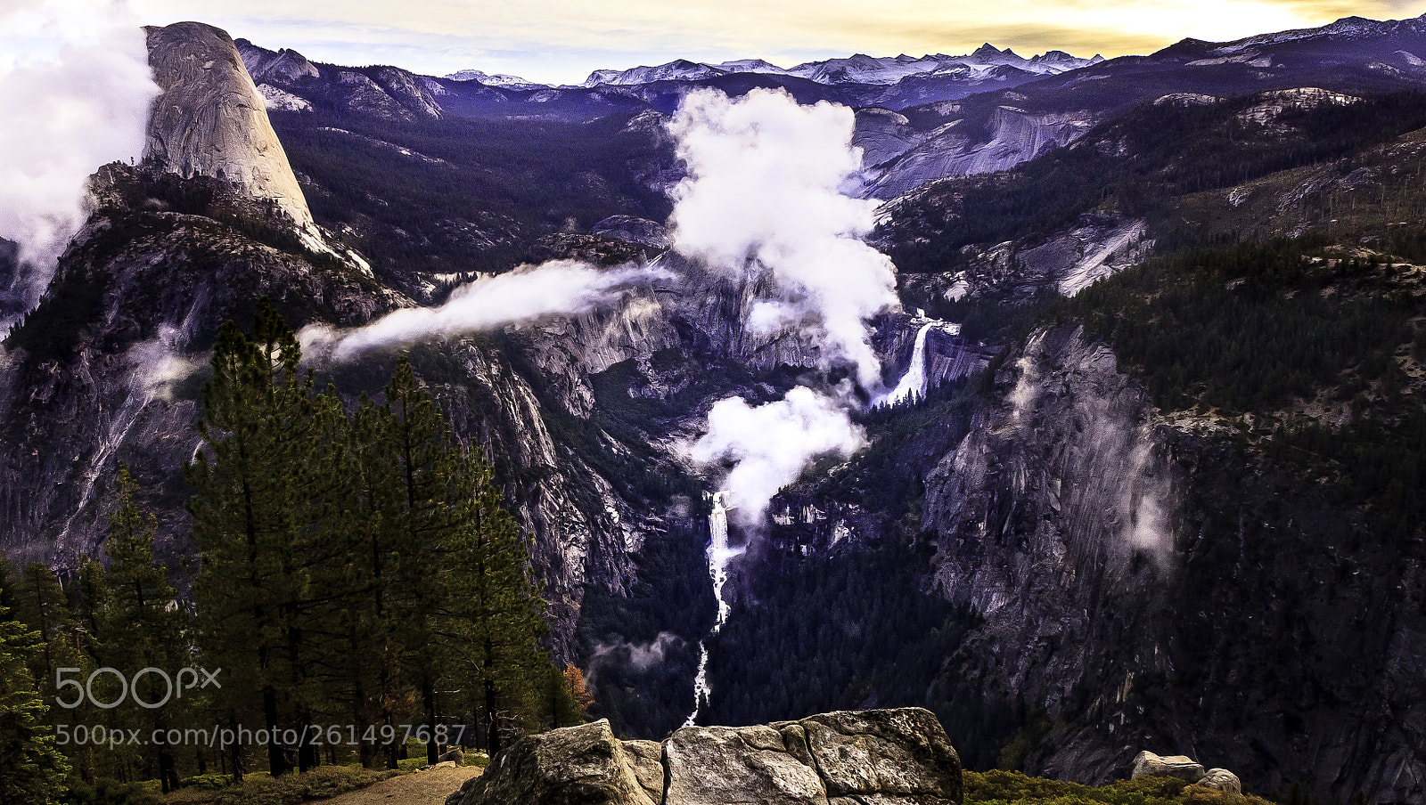 Canon EOS 500D (EOS Rebel T1i / EOS Kiss X3) sample photo. Yosemite sunrise with surging photography