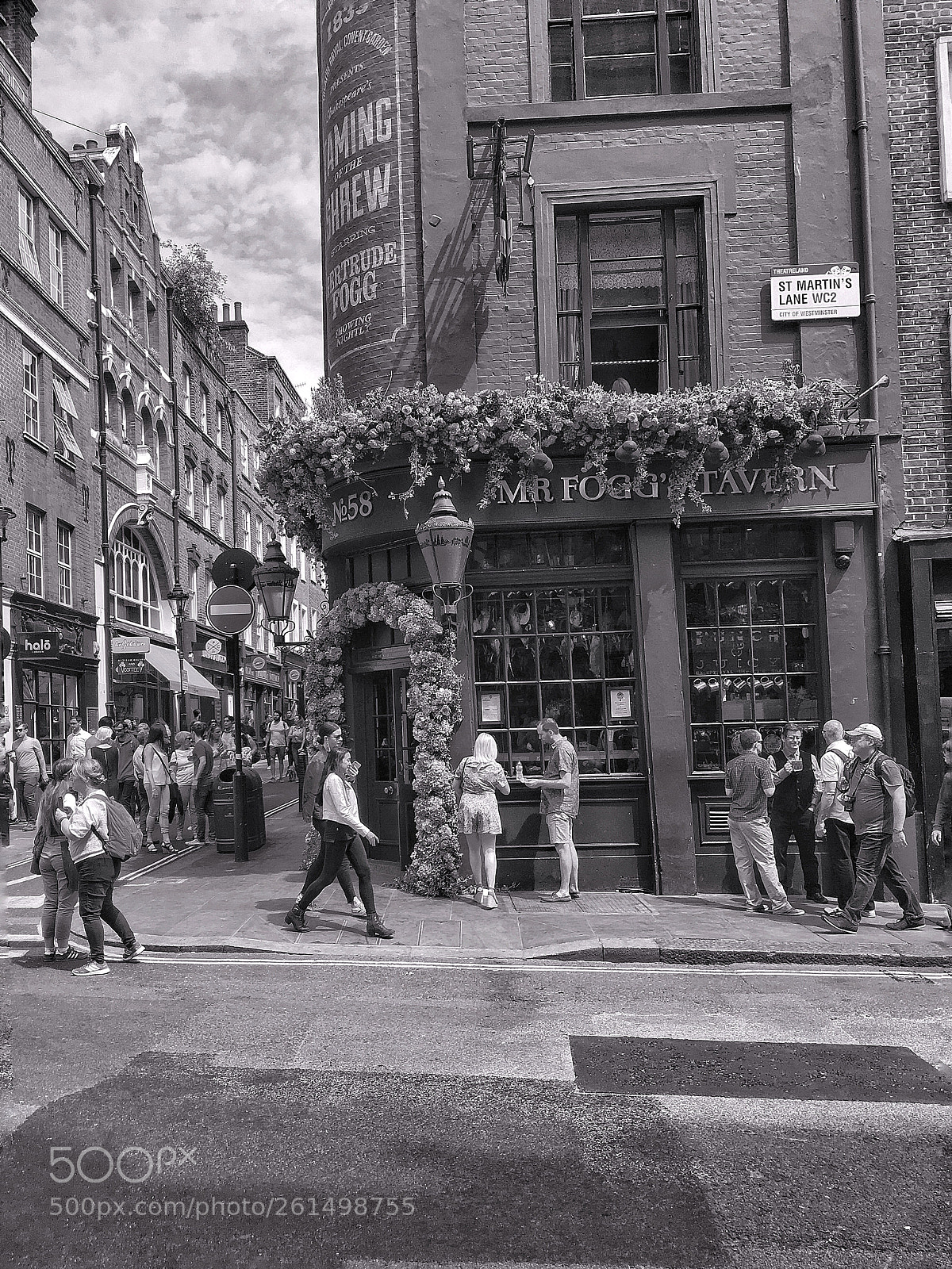 Apple iPhone 6s sample photo. London in black and photography