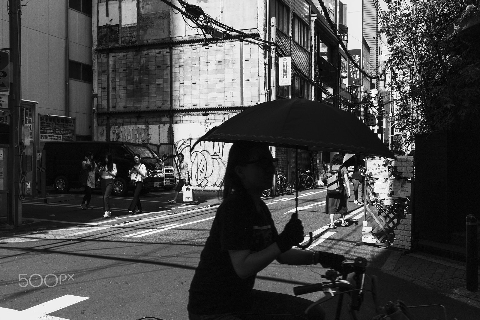 Leica M-Monochrom sample photo. Urban street snap photography