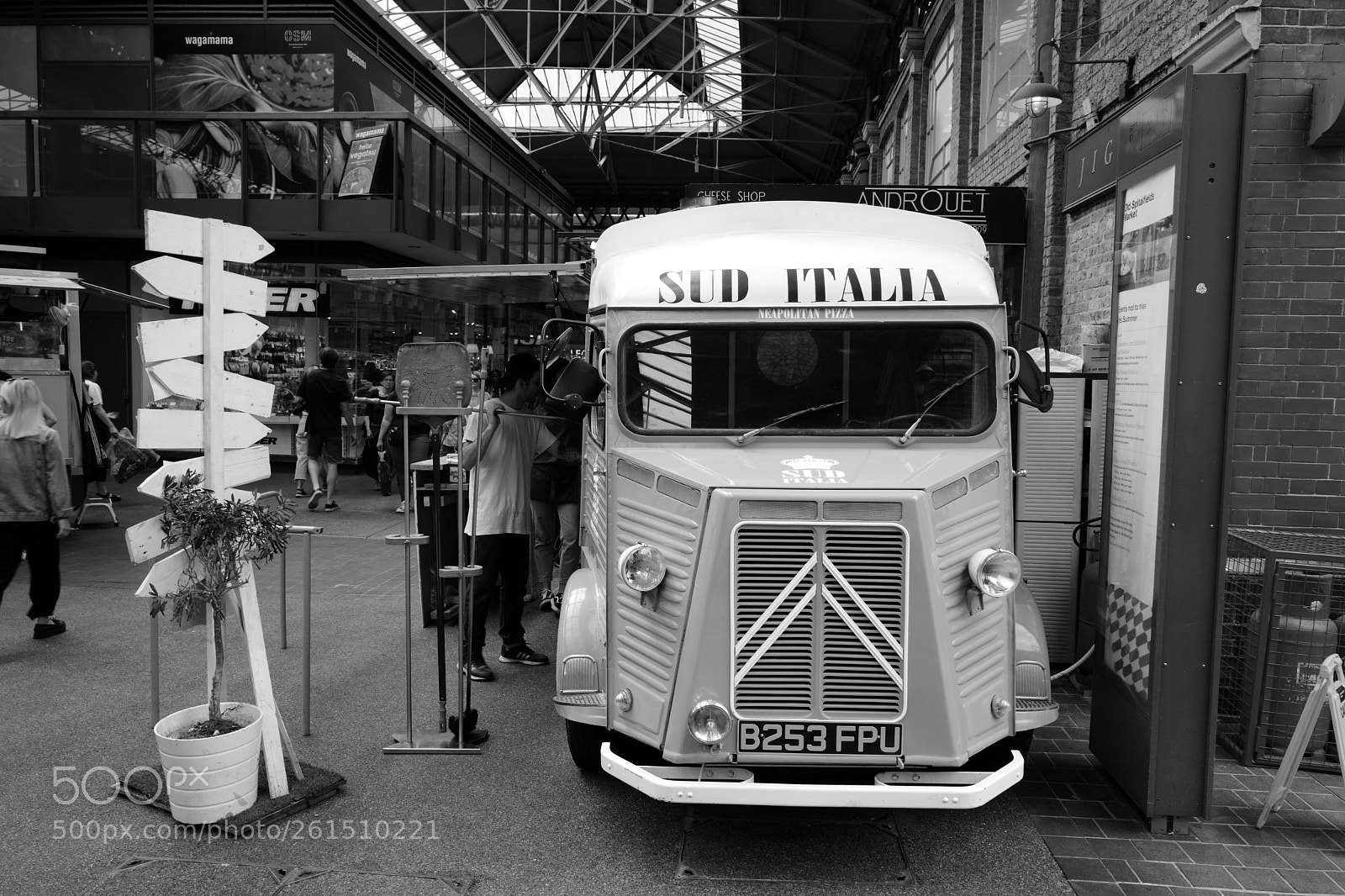 Leica Q (Typ 116) sample photo. Pizza van photography