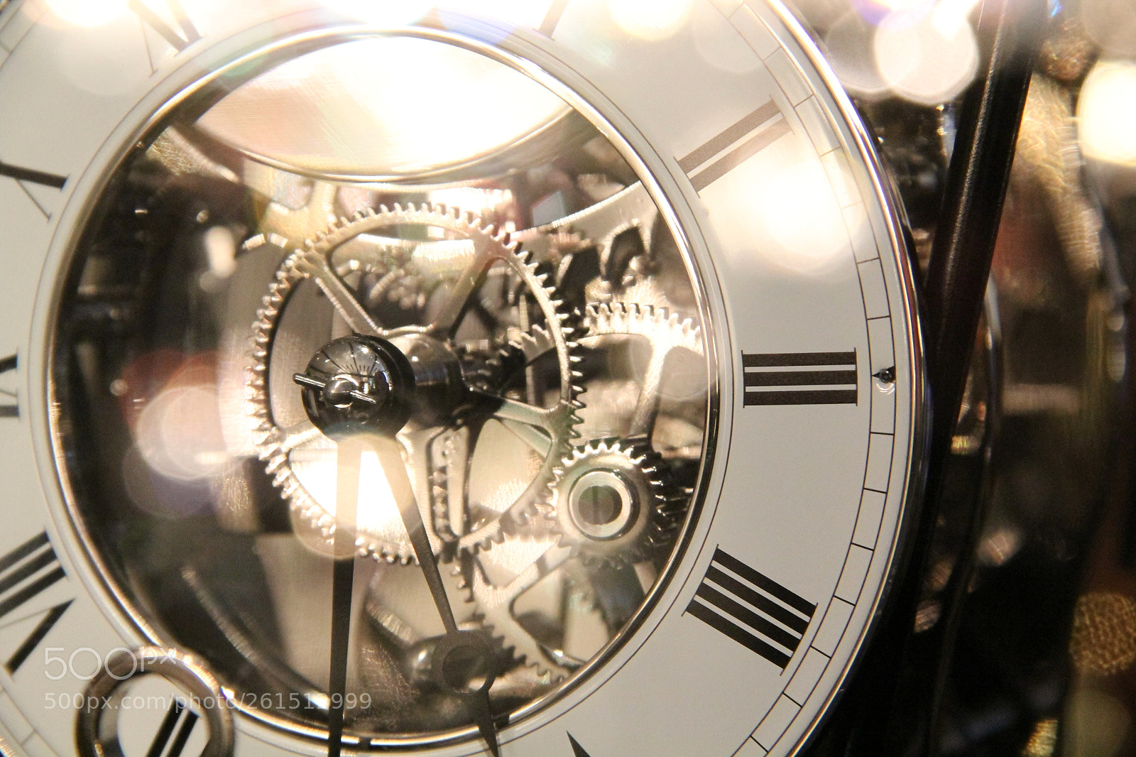 Canon EF-S 18-135mm F3.5-5.6 IS sample photo. Horloge photography