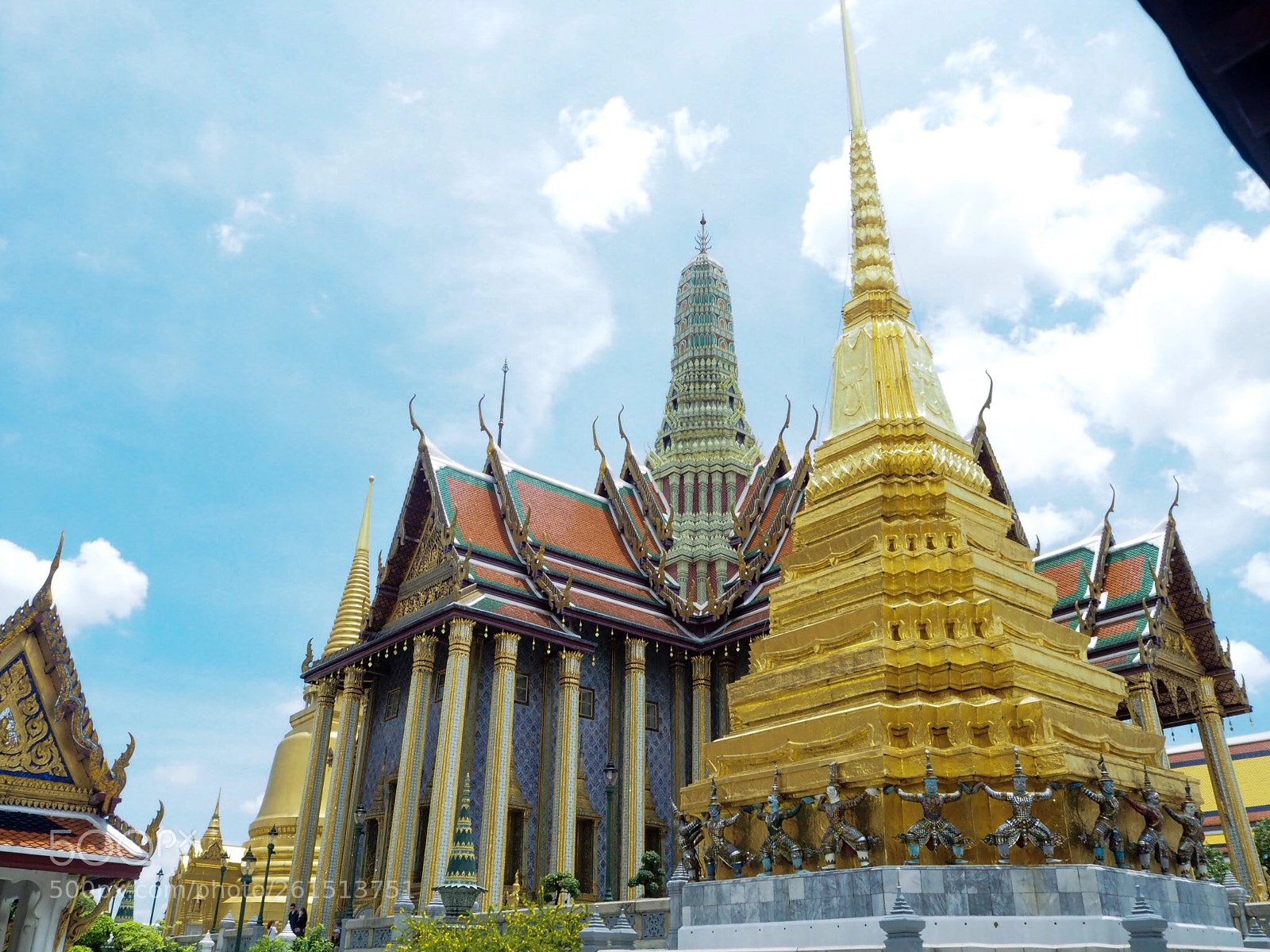 Olympus OM-D E-M10 II sample photo. Grand palace photography