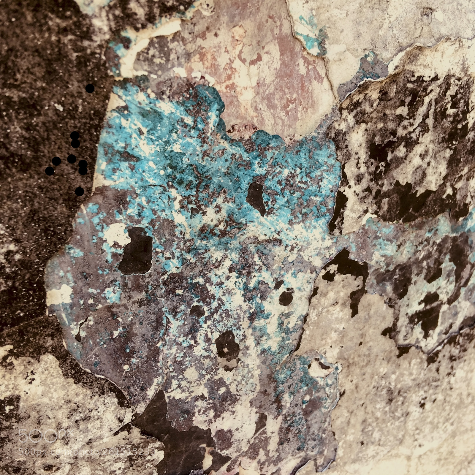 Apple iPhone SE sample photo. Wall photography