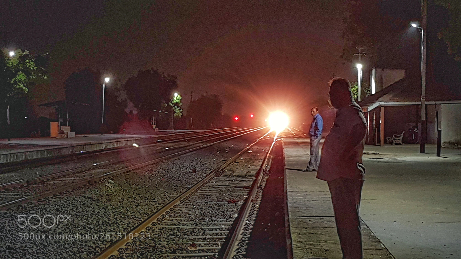 Samsung Galaxy S7 sample photo. Waiting for the train photography