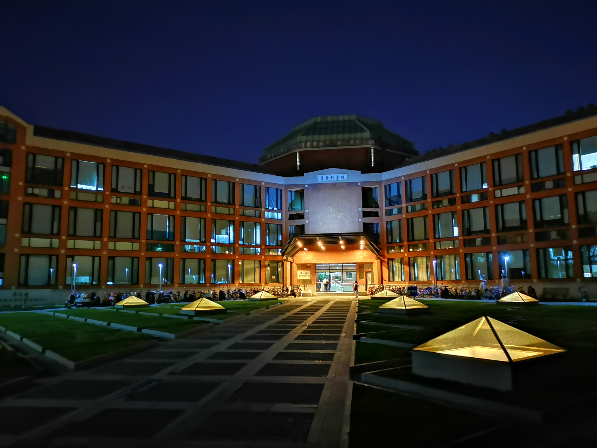 HUAWEI P20 Pro sample photo. Science building in tsinghua photography