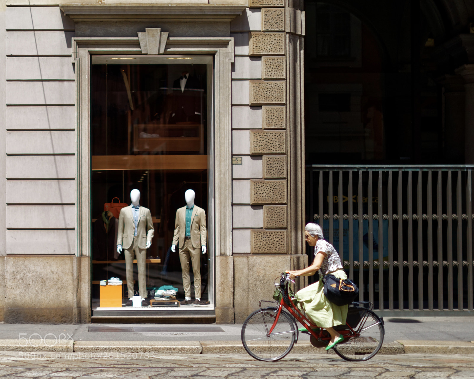 Canon EOS 5DS sample photo. An old lady on photography