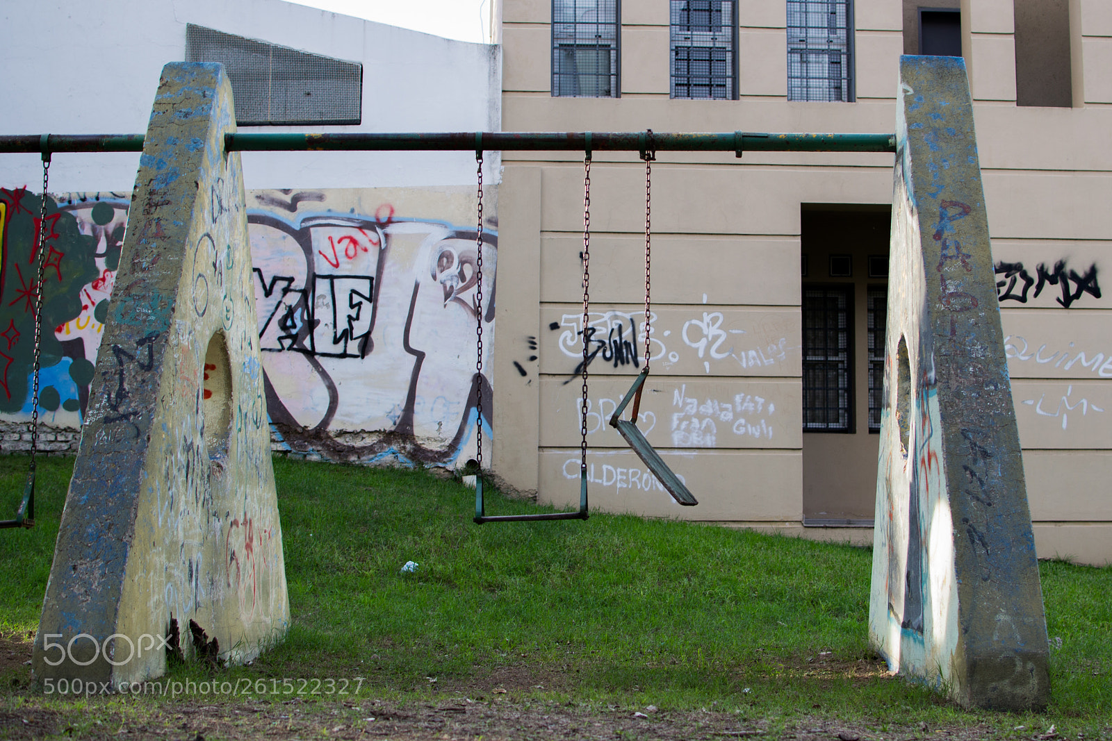 Nikon D3100 sample photo. Half a swing photography