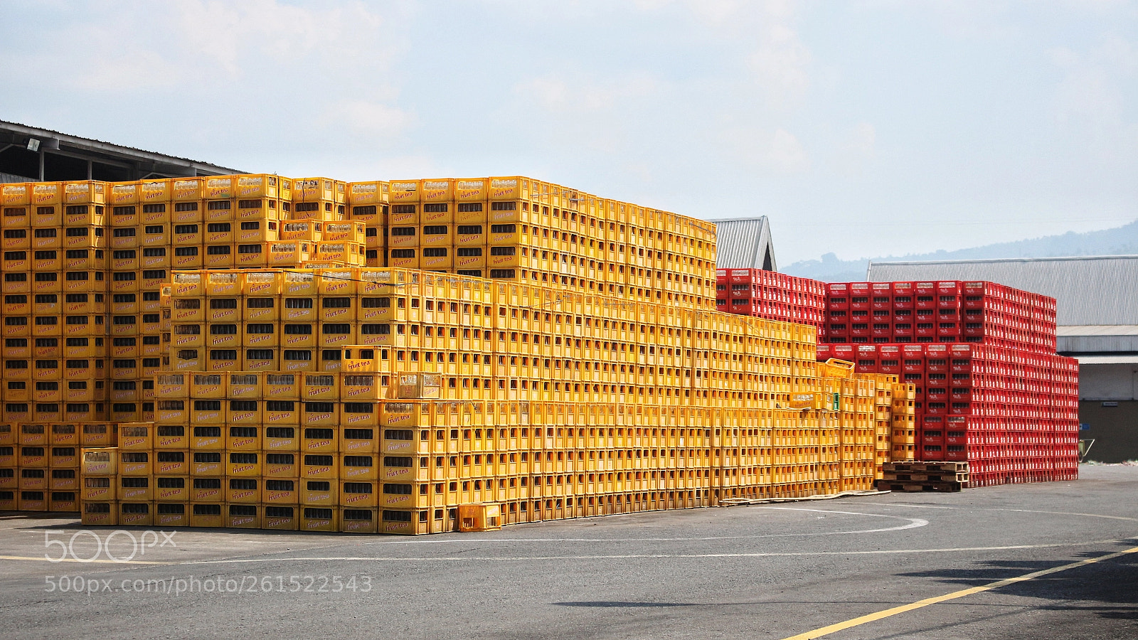 Canon EOS 700D (EOS Rebel T5i / EOS Kiss X7i) sample photo. Bottle crates. photography