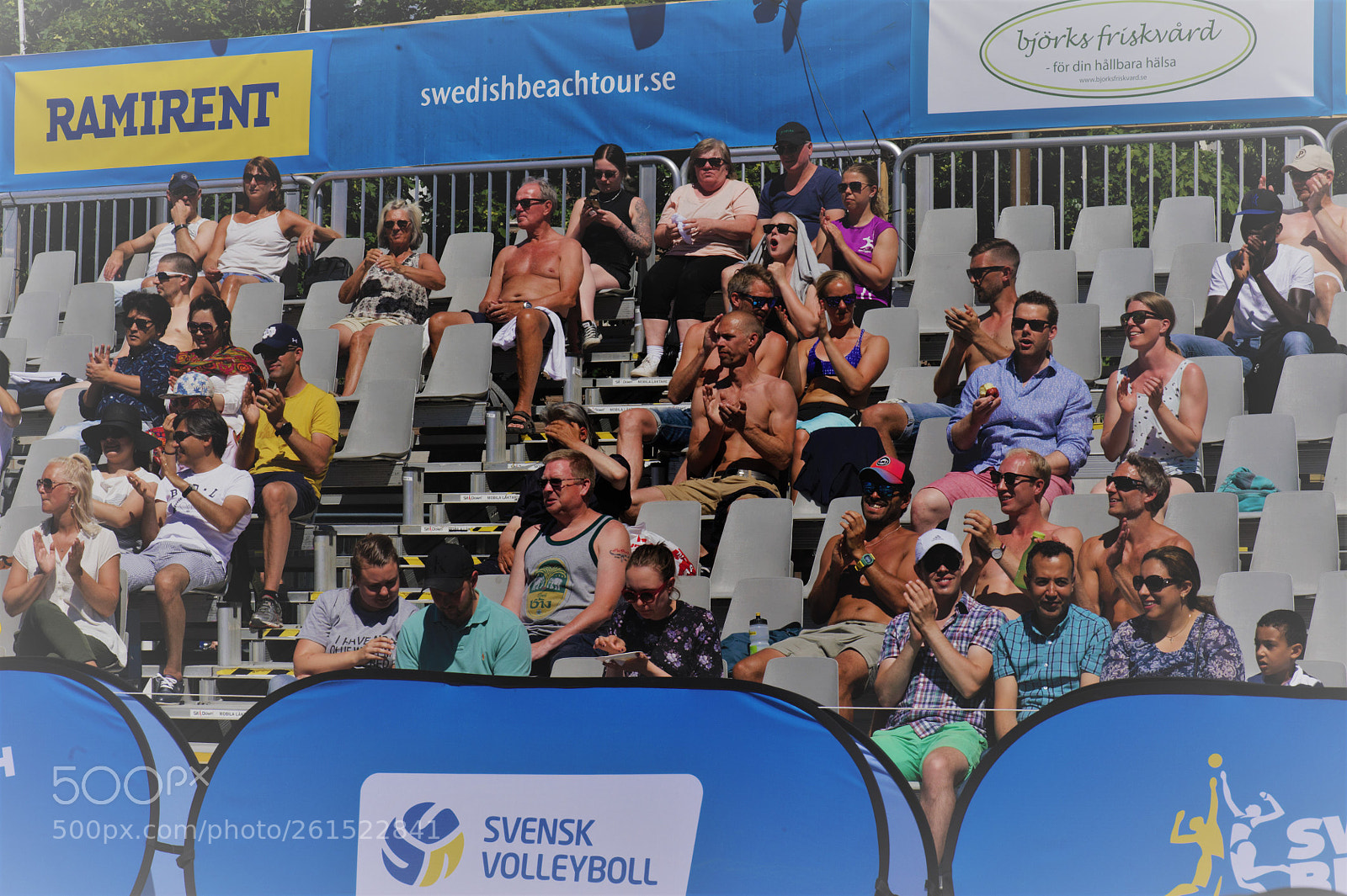 Nikon D700 sample photo. The audience watching the photography