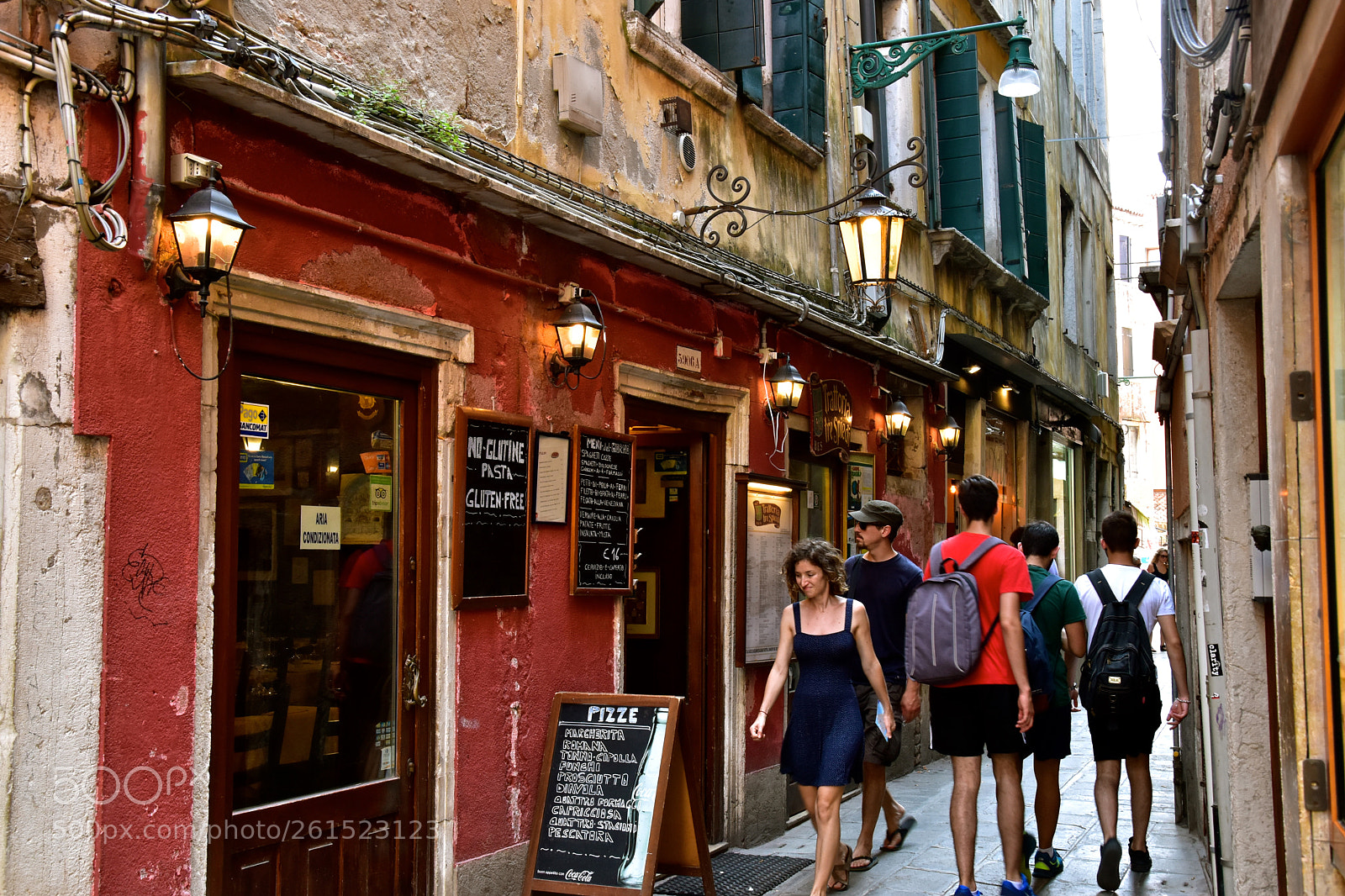 Nikon D5500 sample photo. Walking the calles of photography