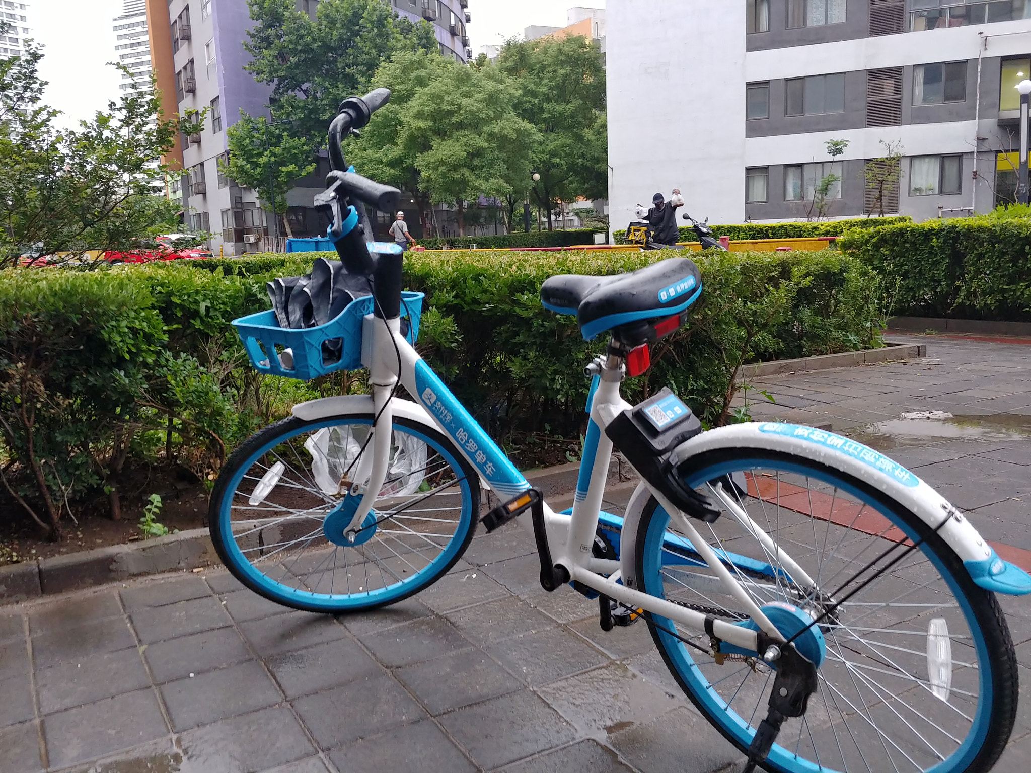 LG M-V300S sample photo. Bike with rain photography