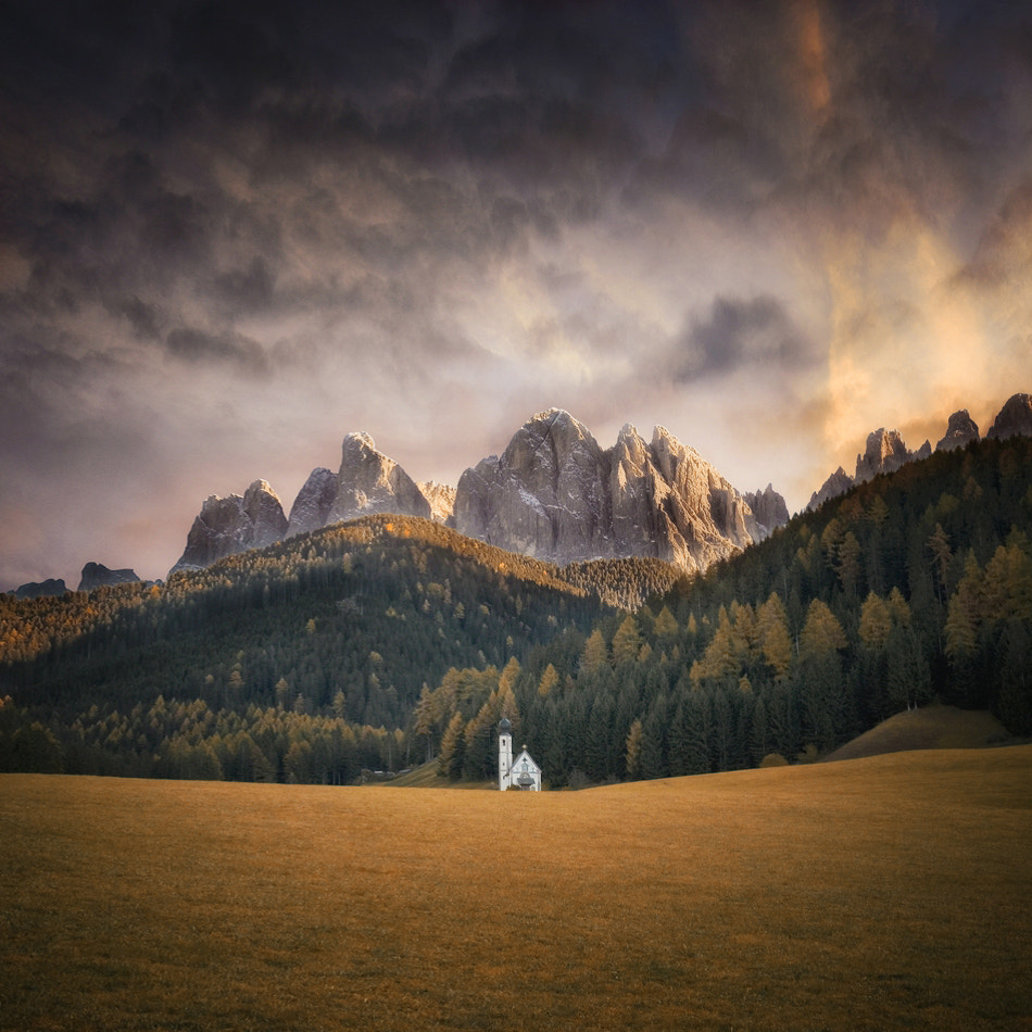 Church & Mountains, автор — Carsten Meyerdierks на 500px.com