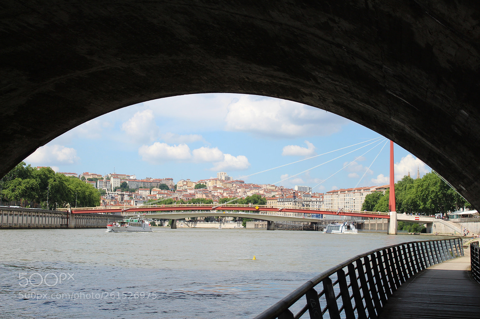 Canon EOS 1300D (EOS Rebel T6 / EOS Kiss X80) sample photo. Sous un pont... photography