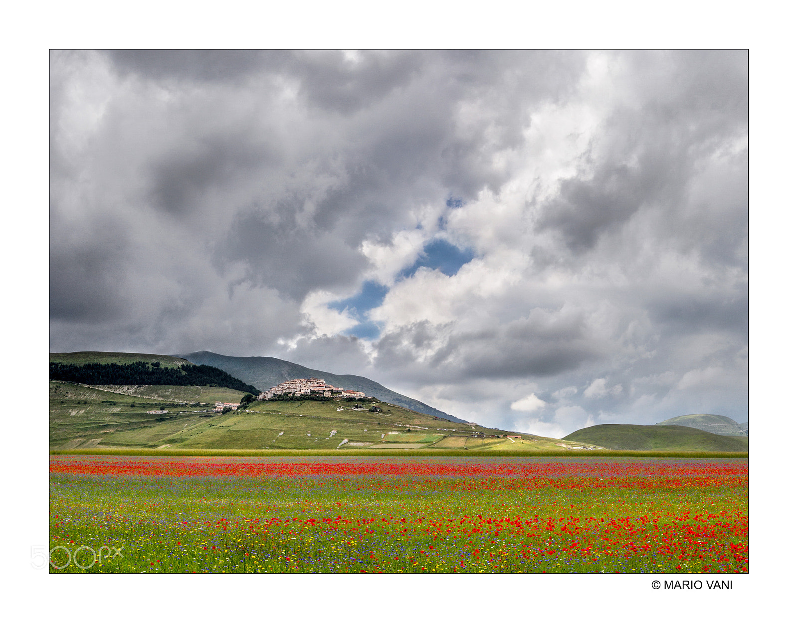 Canon EOS 7D sample photo. Castelluccio photography
