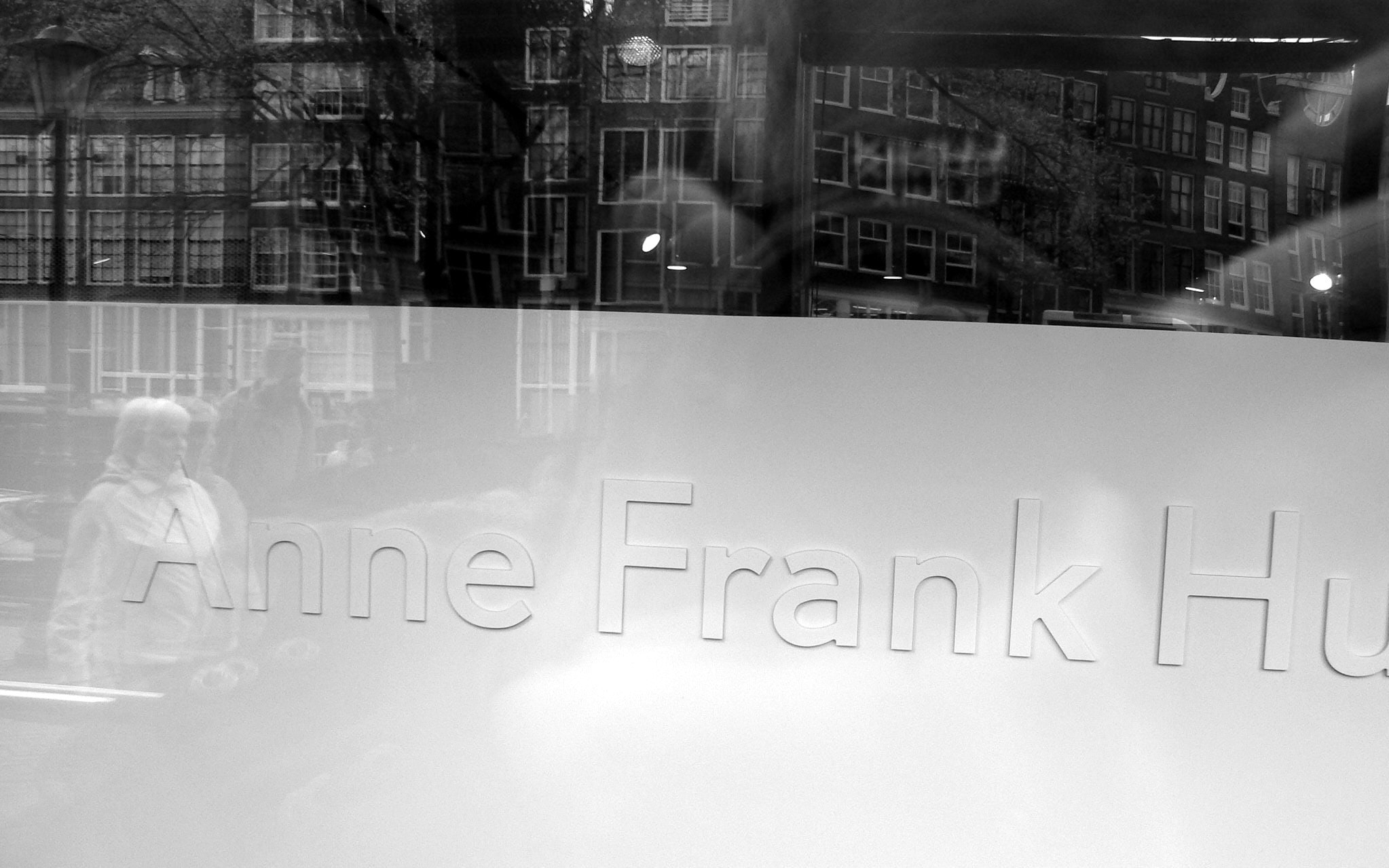 Panasonic DMC-FZ7 sample photo. Anne frank's house photography