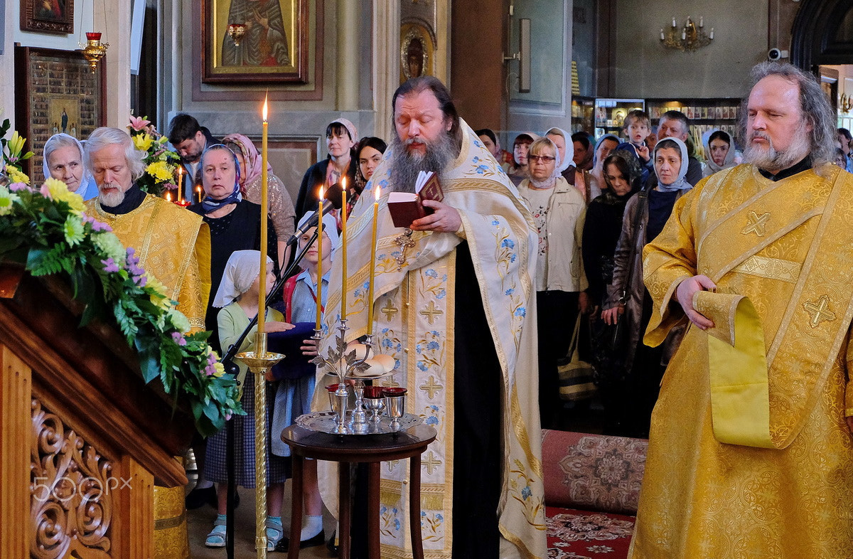 Fujifilm X-M1 sample photo. Monastery. the feast day. photography