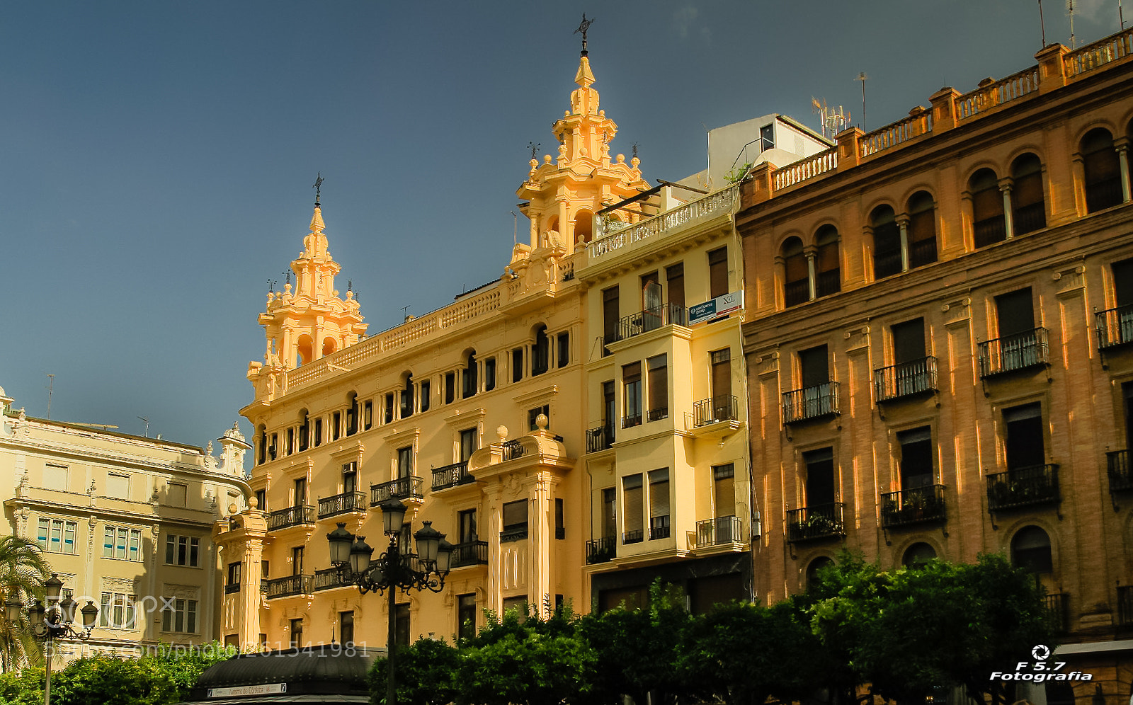 Canon EOS 7D sample photo. Plaza de las tendillas photography