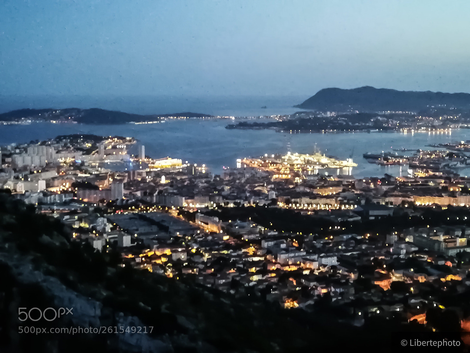 HUAWEI P10 sample photo. Toulon by night photography