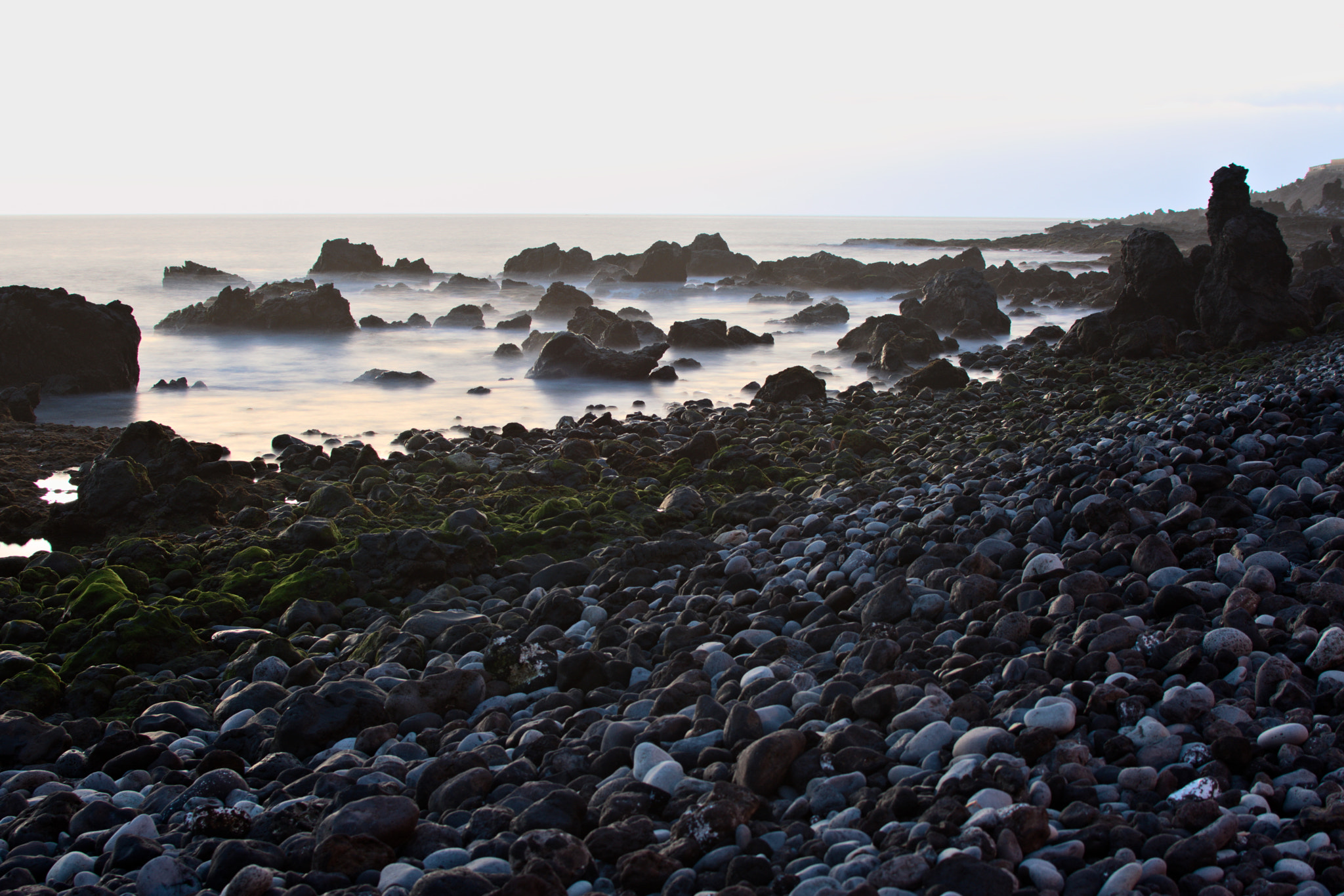 Nikon D3300 + Nikon AF-S DX Nikkor 35mm F1.8G sample photo. Rocky shore photography