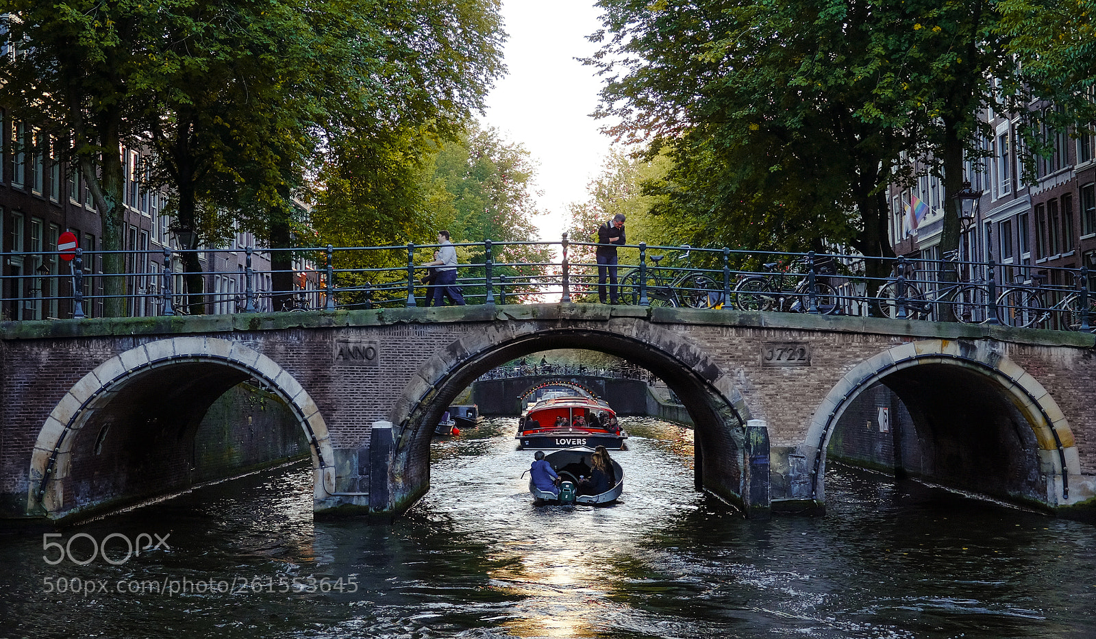 Fujifilm X100T sample photo. Lovers in amsterdam photography