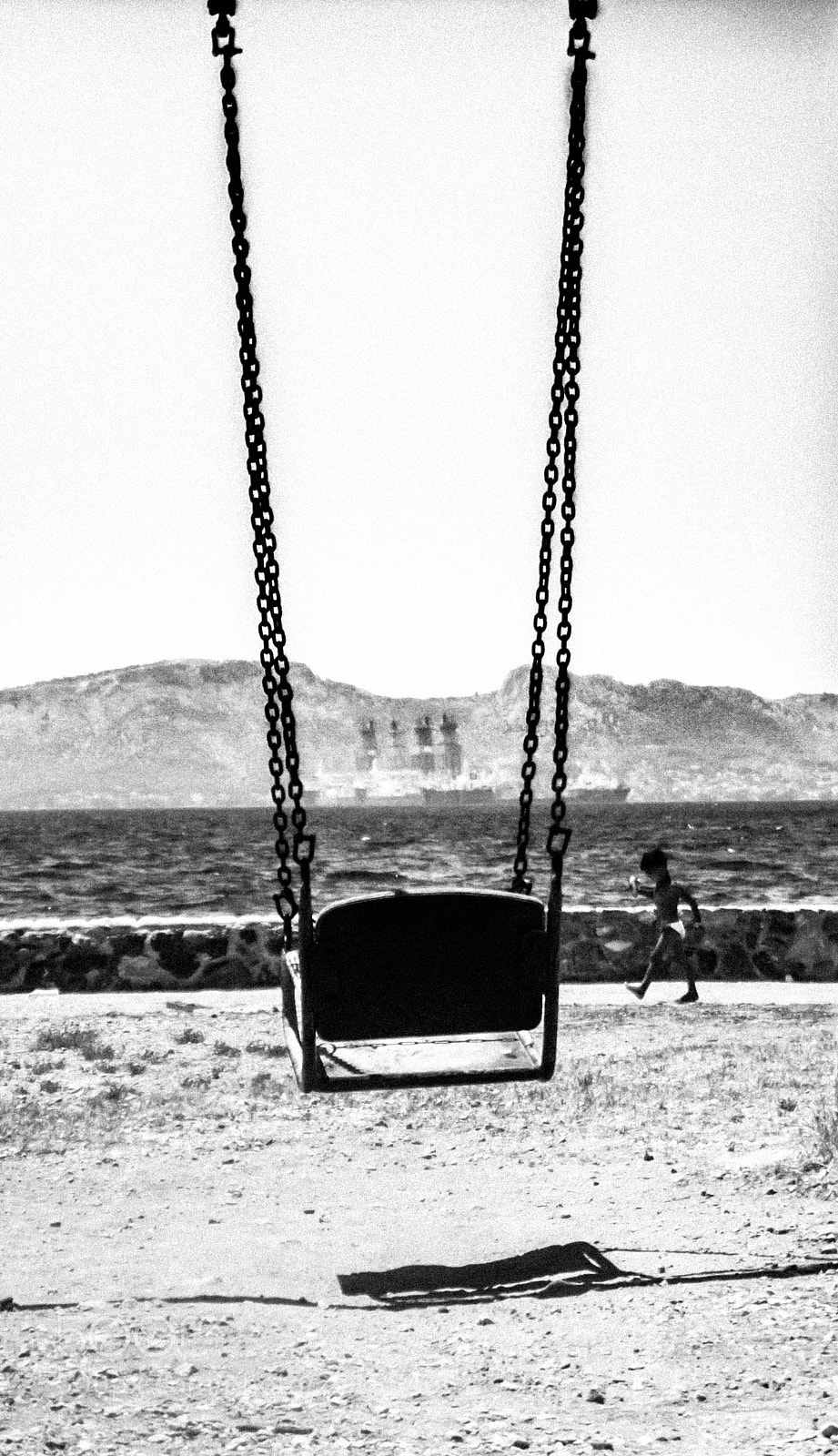 Canon EOS 500D (EOS Rebel T1i / EOS Kiss X3) sample photo. Child by the sea photography