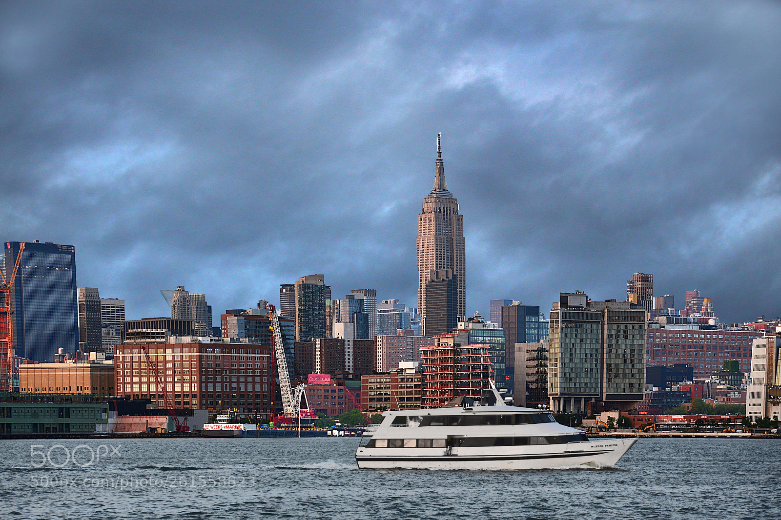 Nikon D3400 sample photo. Empire state & yacht photography