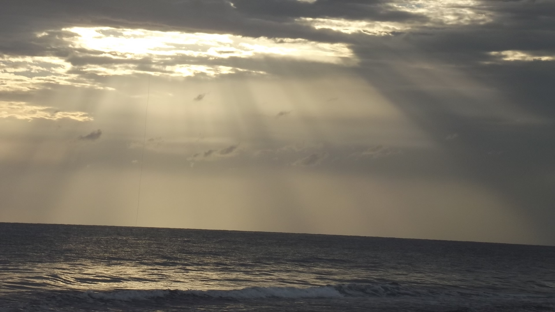FujiFilm FinePix S2950 (FinePix S2990) sample photo. La lumiere au sombre a la plage photography