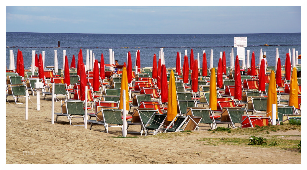 Pentax K-x + Sigma DL-II 35-80mm F4-5.6 sample photo. Playa 002 photography