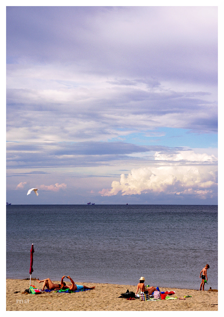 Pentax K-x + Sigma DL-II 35-80mm F4-5.6 sample photo. Playa 005 photography