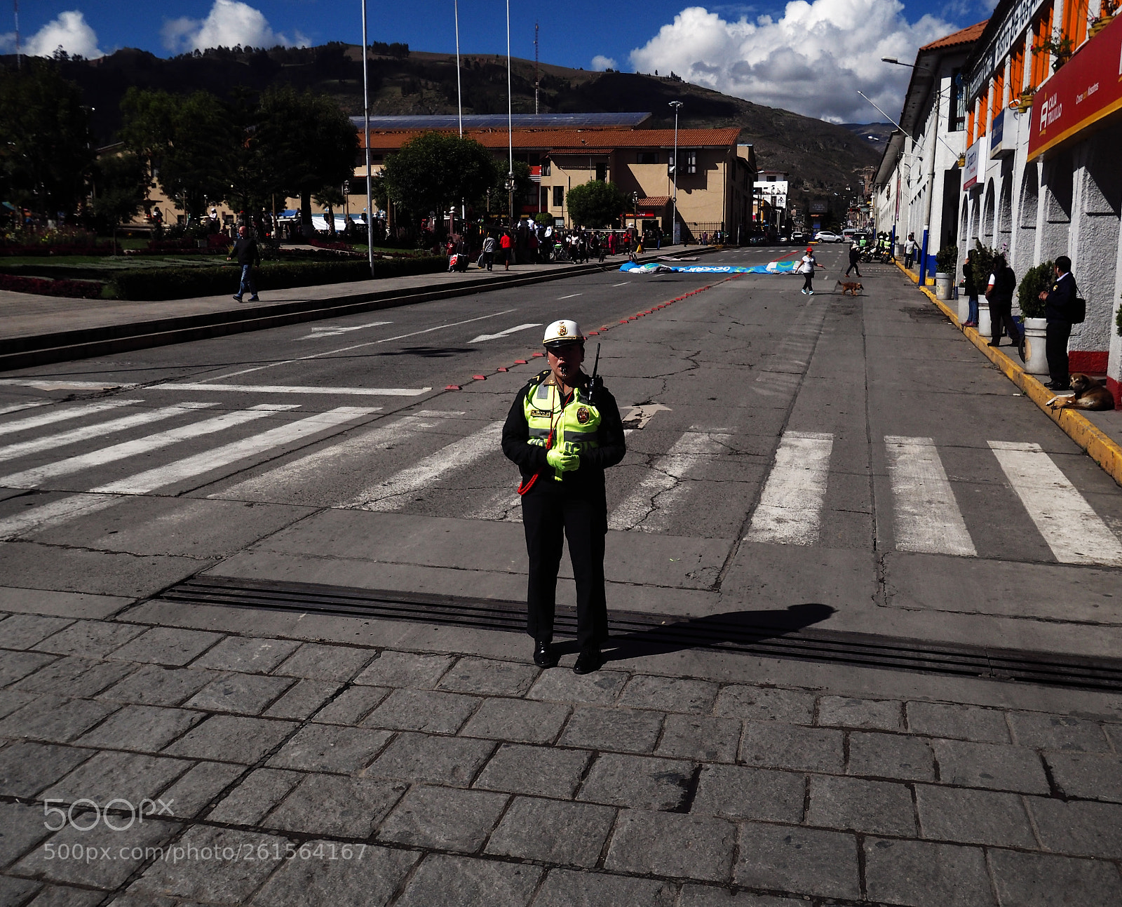 Olympus OM-D E-M5 II sample photo. Huaraz, street . photography