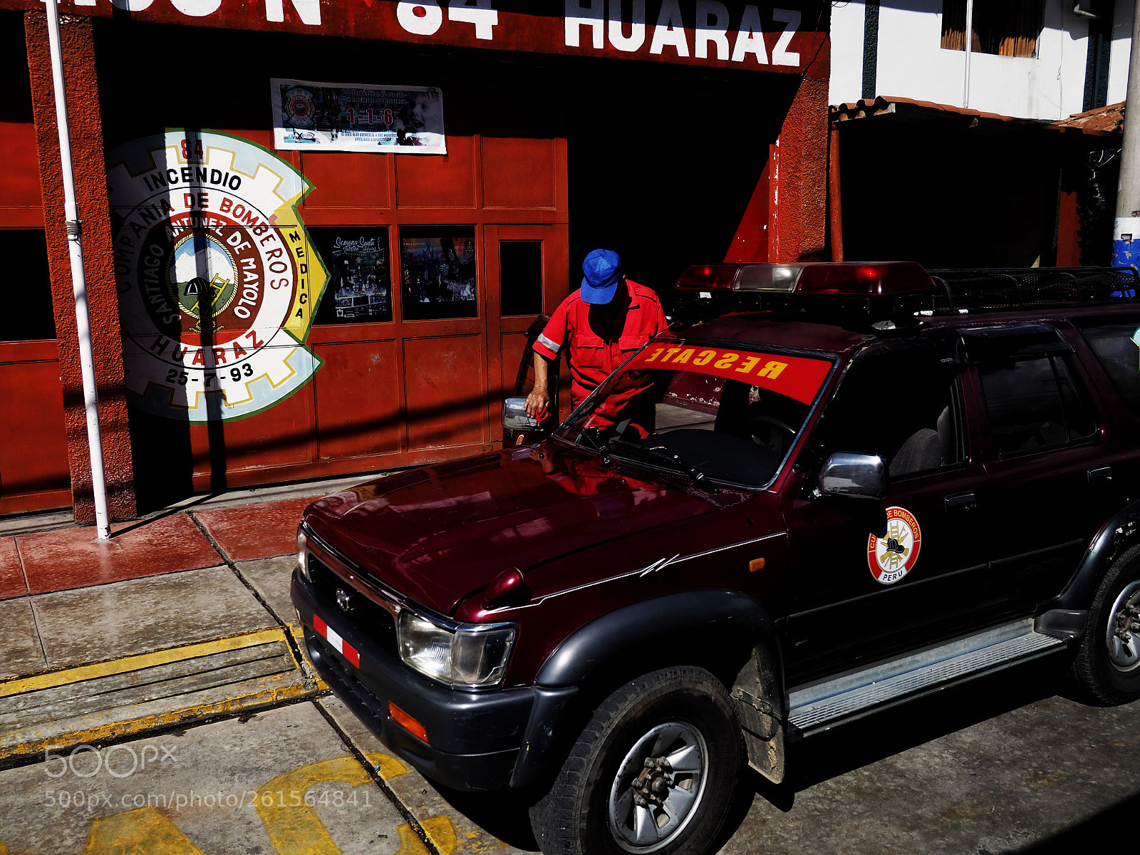 Olympus OM-D E-M5 II sample photo. Huaraz bombeiro peru photography