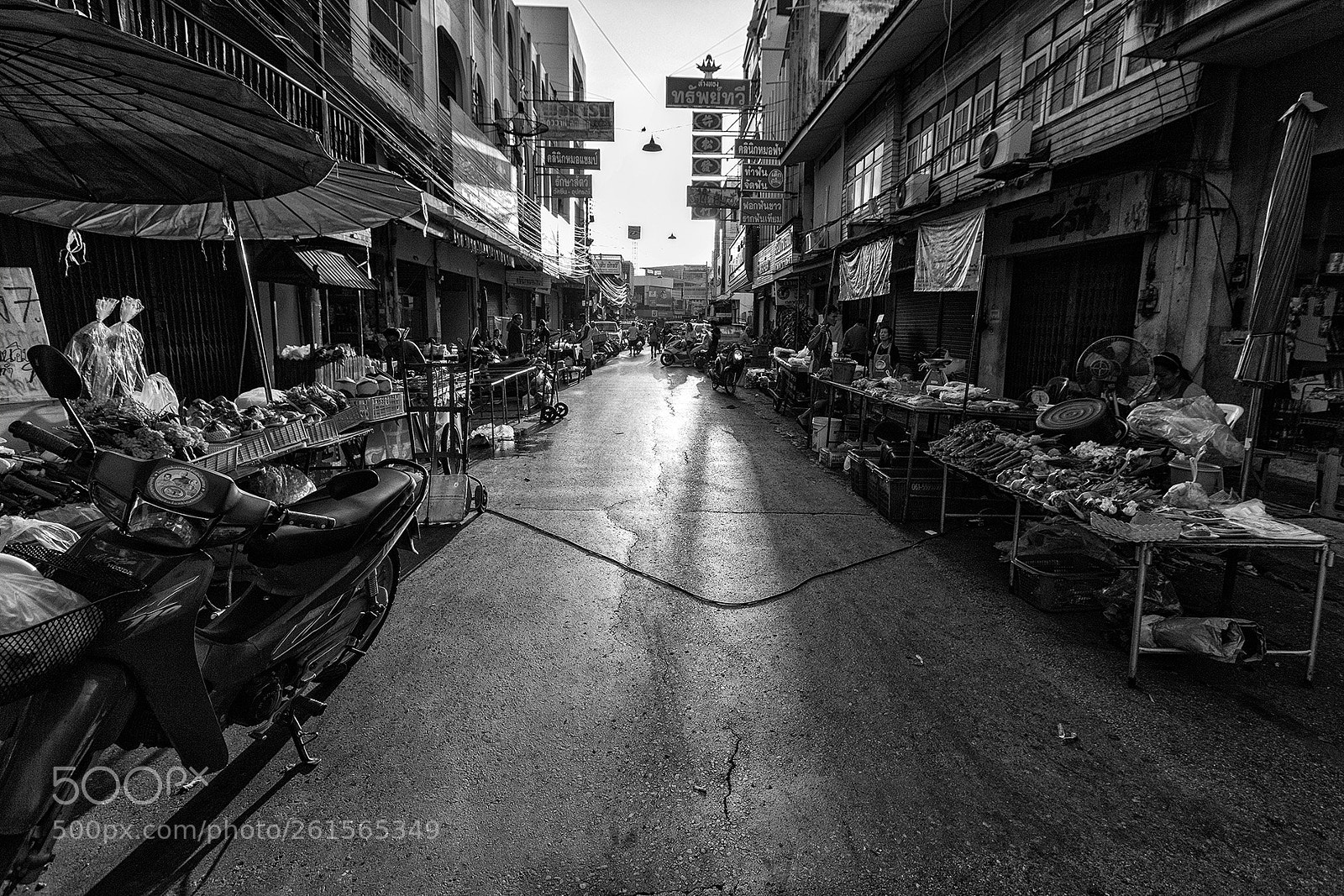 Canon EOS 5D Mark II sample photo. Street scene photography