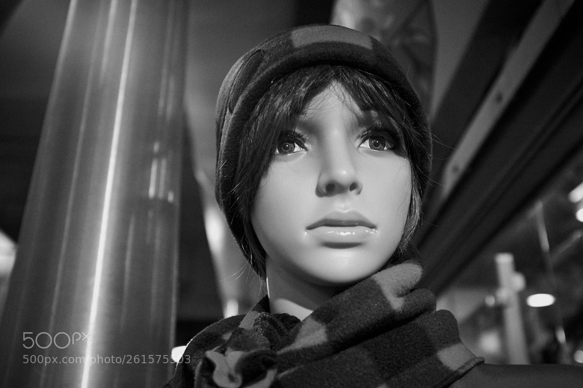 Fujifilm X100S sample photo. Look away photography