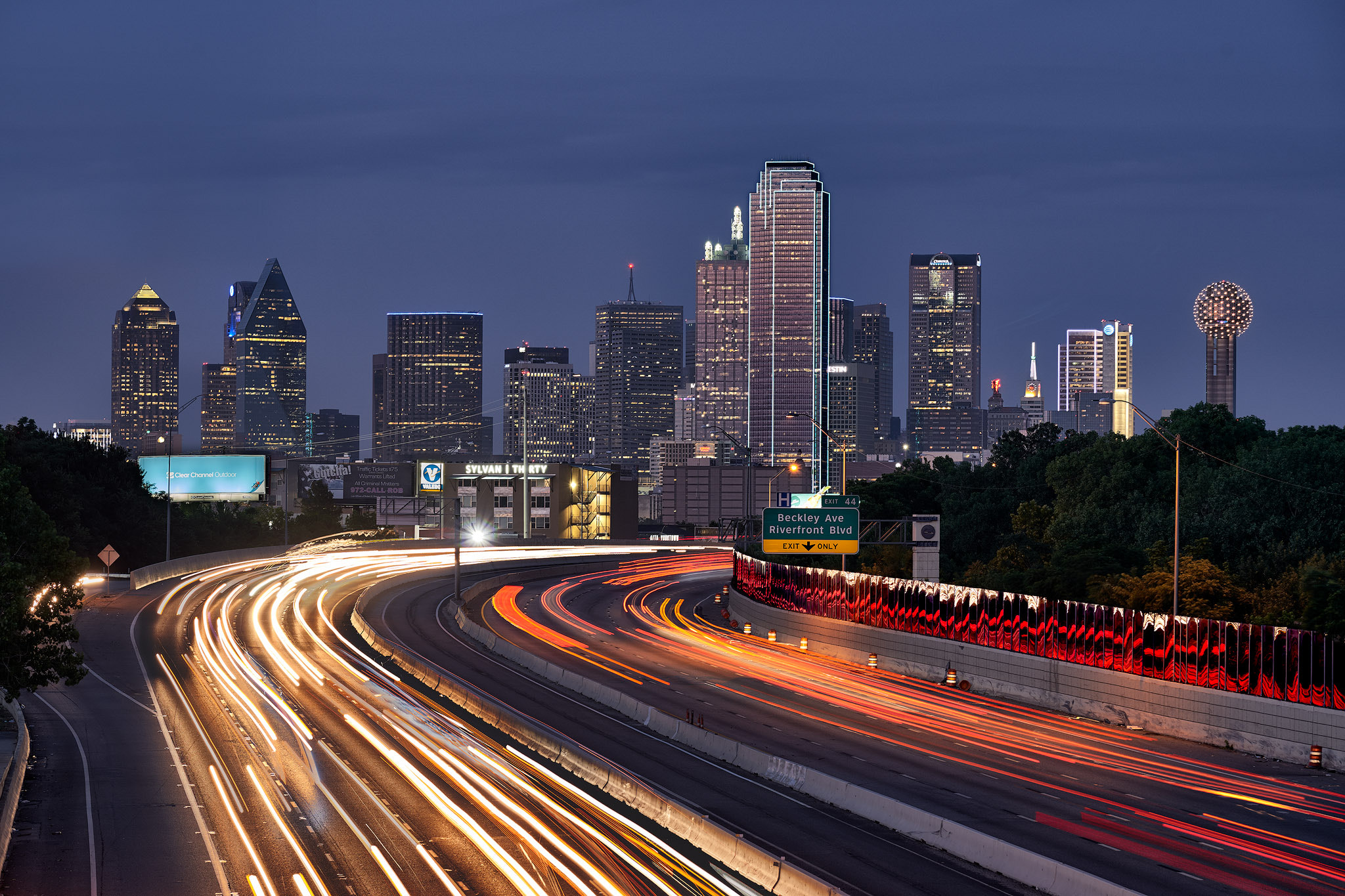 Sony FE 70-200mm F4 G OSS sample photo. Dallas at night photography