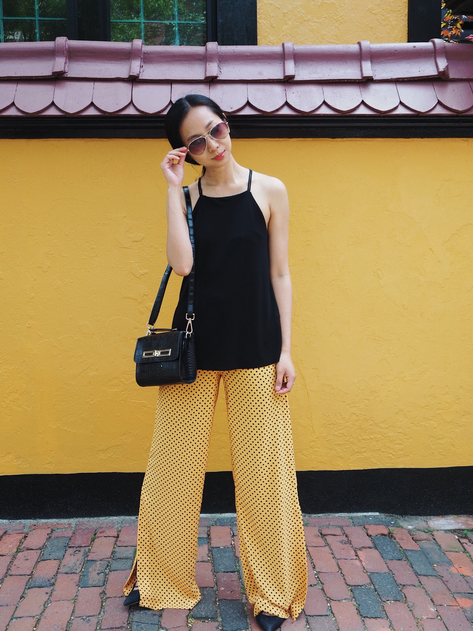 Olympus OM-D E-M10 III sample photo. Yellow figure photography