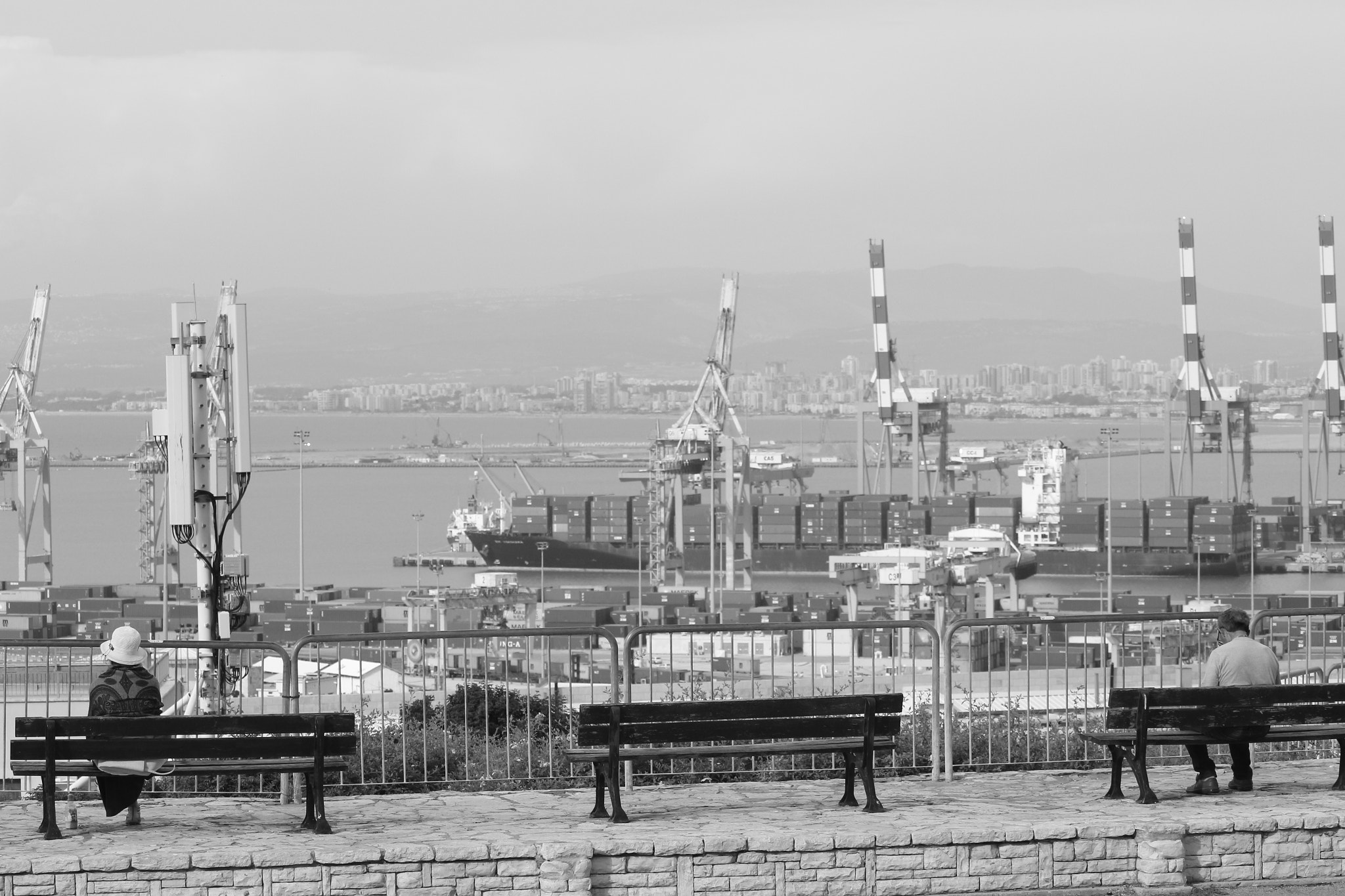 Canon EOS 700D (EOS Rebel T5i / EOS Kiss X7i) sample photo. People of haifa photography