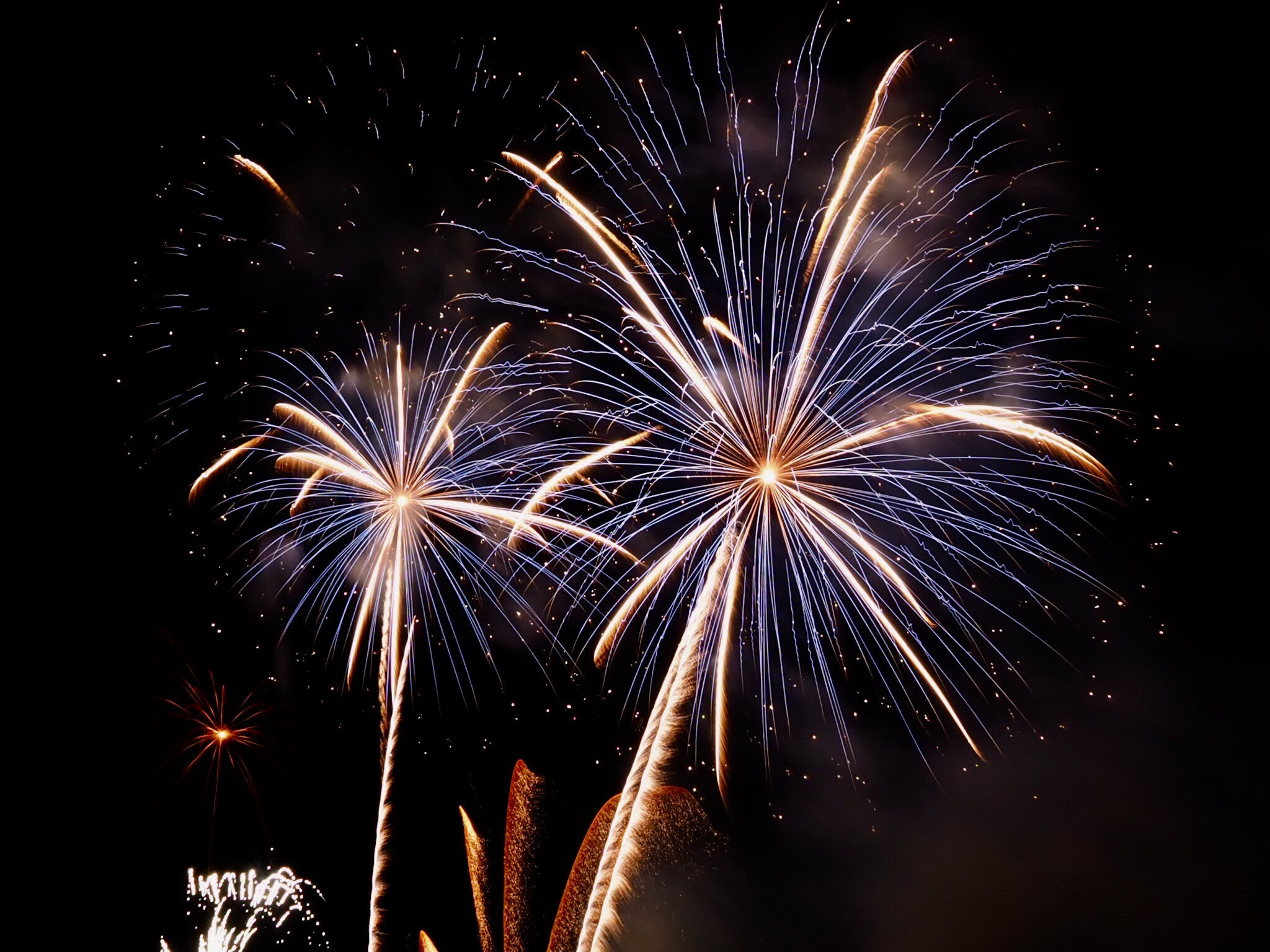 Olympus OM-D E-M10 III sample photo. Fireworks photography