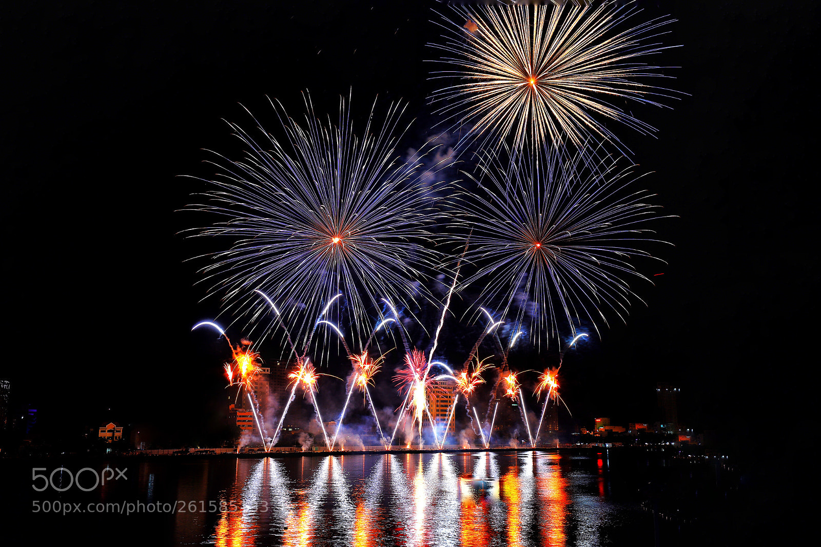 Canon EOS 6D Mark II sample photo. Fireworks in danang city. photography