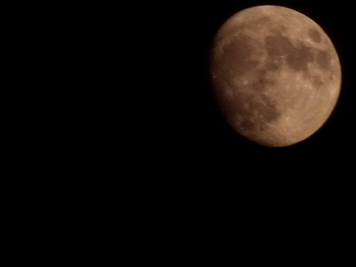 FujiFilm FinePix HS20 EXR (FinePix HS22 EXR) sample photo. Moon photography