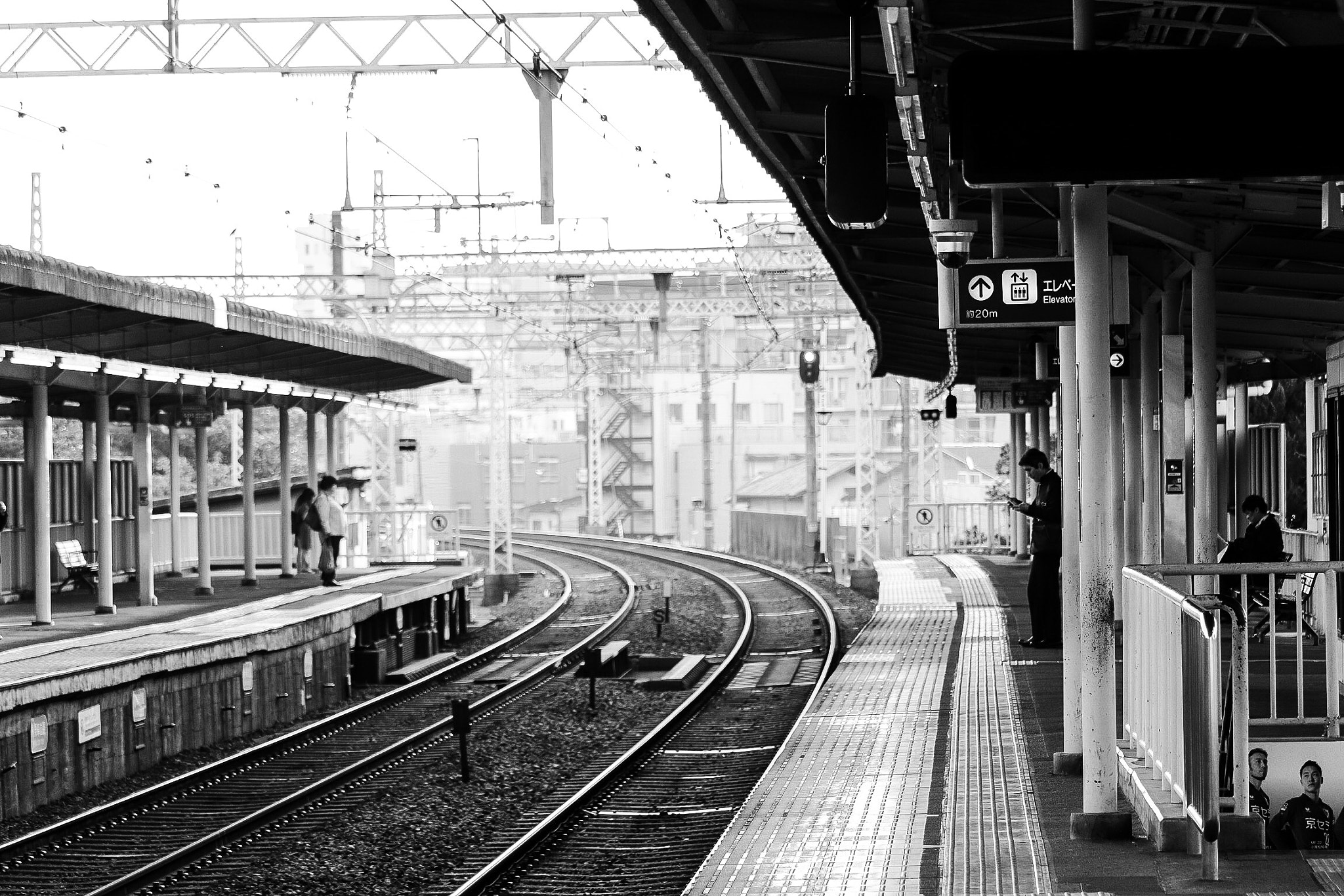 Canon EOS 800D (EOS Rebel T7i / EOS Kiss X9i) sample photo. Station photography