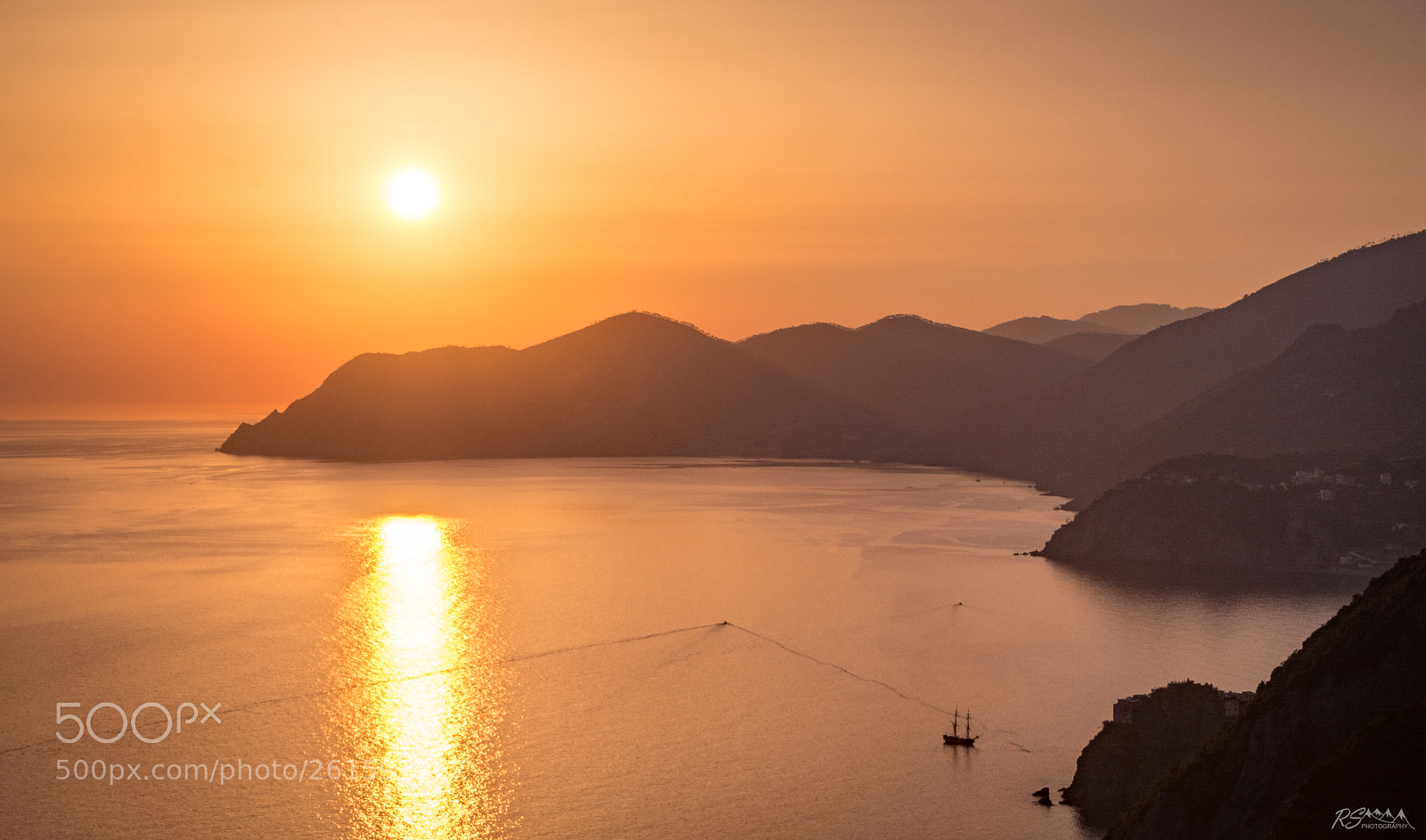 Nikon D5200 sample photo. Sunset over cinque terre photography