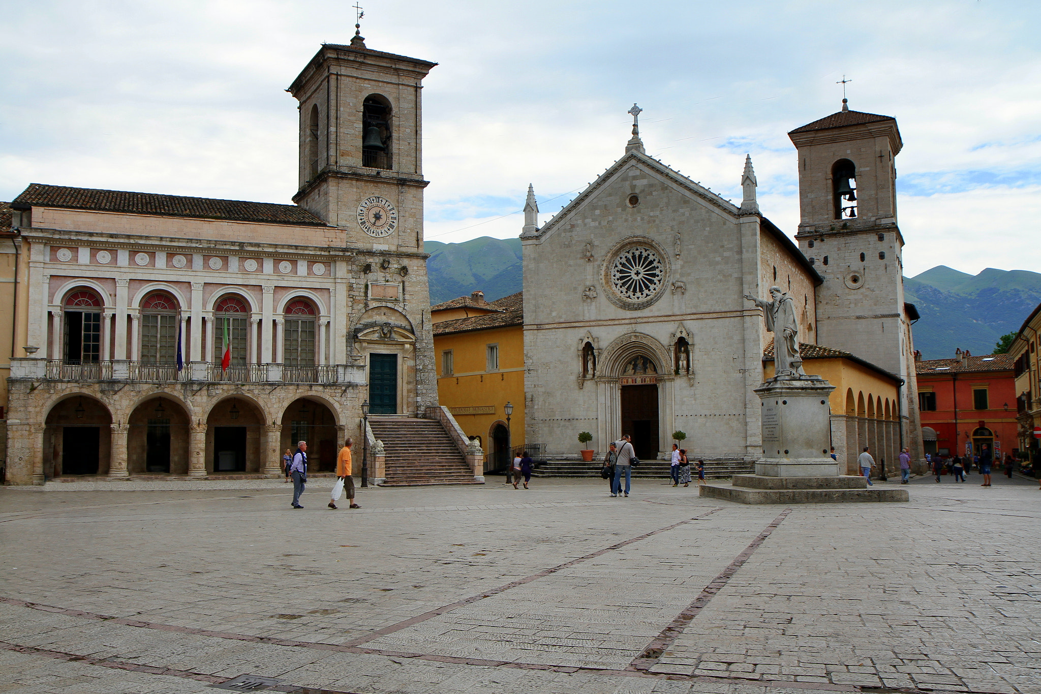 Canon EOS 7D + Canon EF-S 17-55mm F2.8 IS USM sample photo. Memory of norcia photography