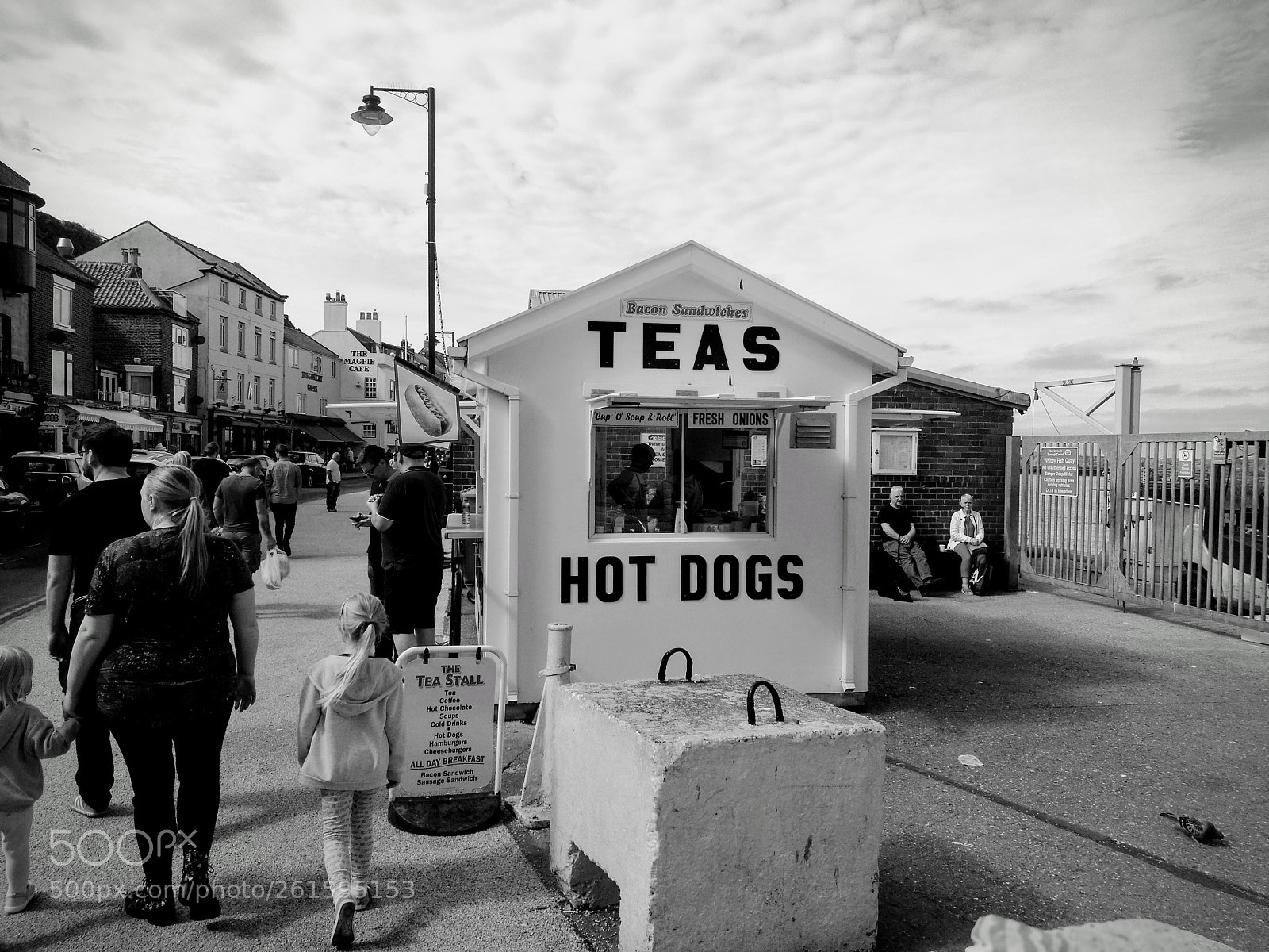 HUAWEI P9 sample photo. Tea and hot dogs photography