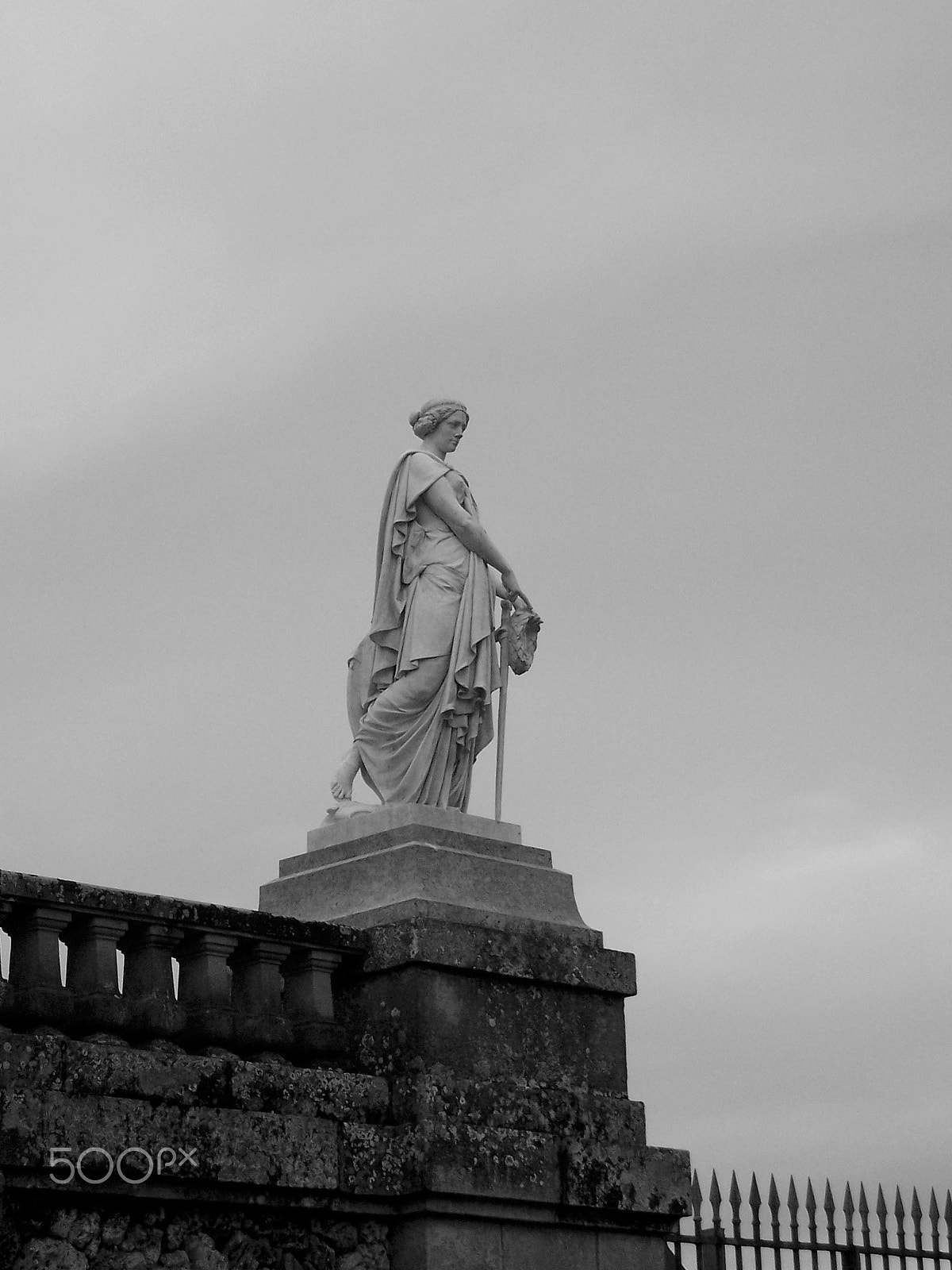 Kodak DX7440 ZOOM DIGITAL CAMERA sample photo. Statue - chantilly photography