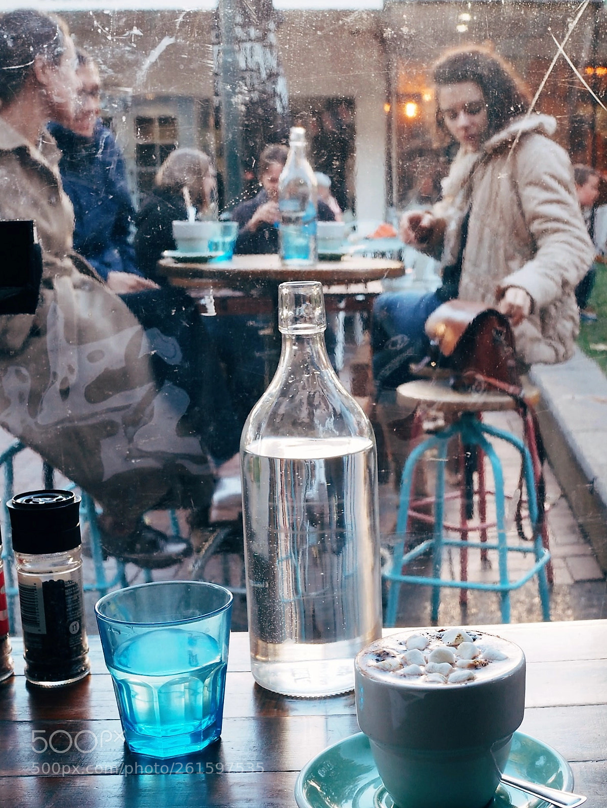 Olympus OM-D E-M5 II sample photo. Cafe photography