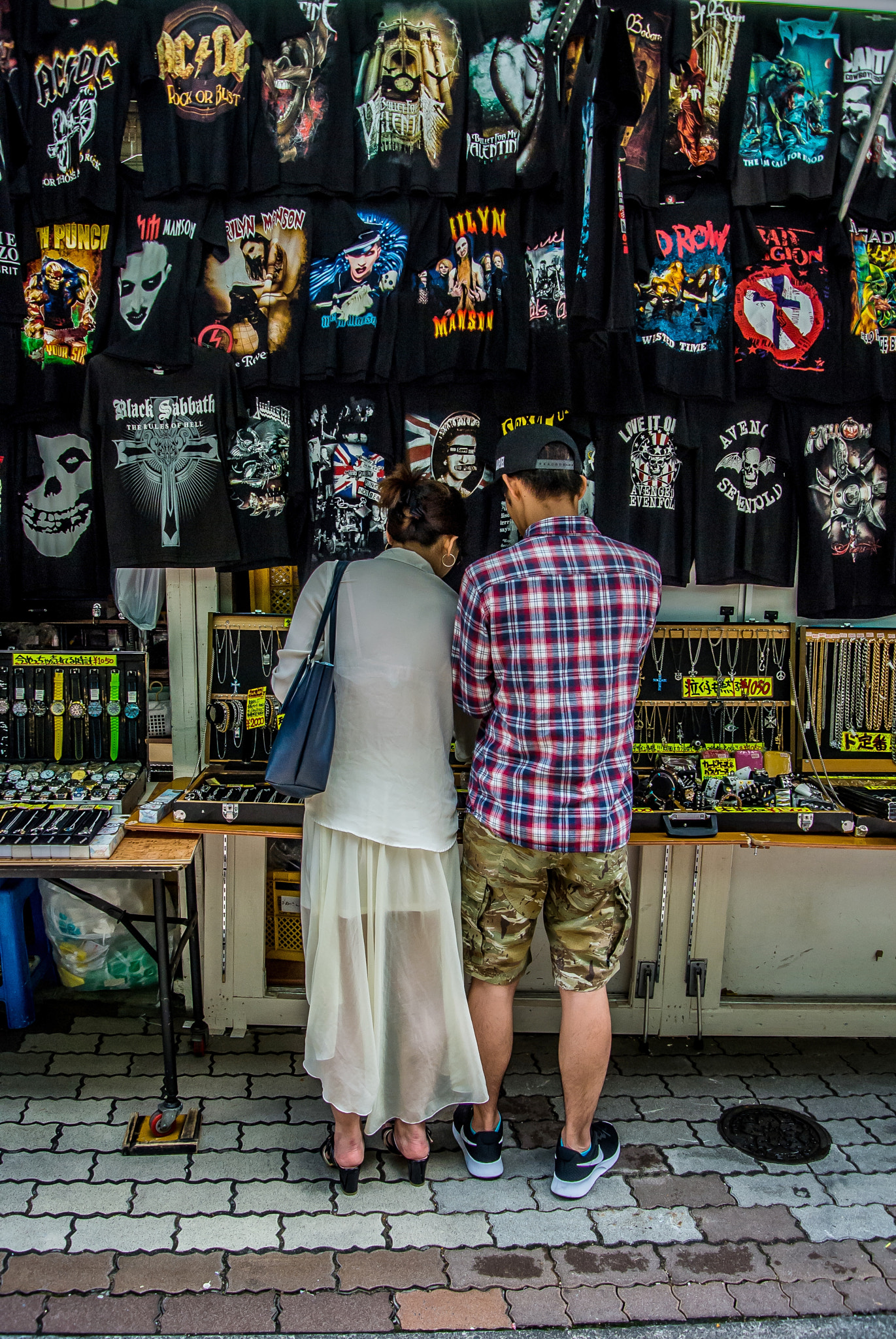 Nikon 1 V1 sample photo. Two people choosing t-shirts photography