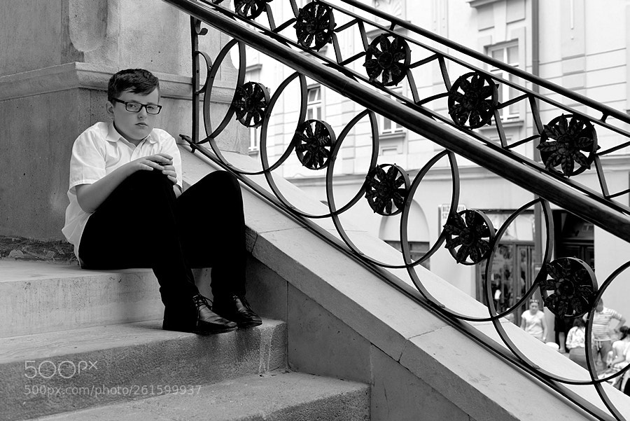 Nikon D610 sample photo. Boy on the stairs photography